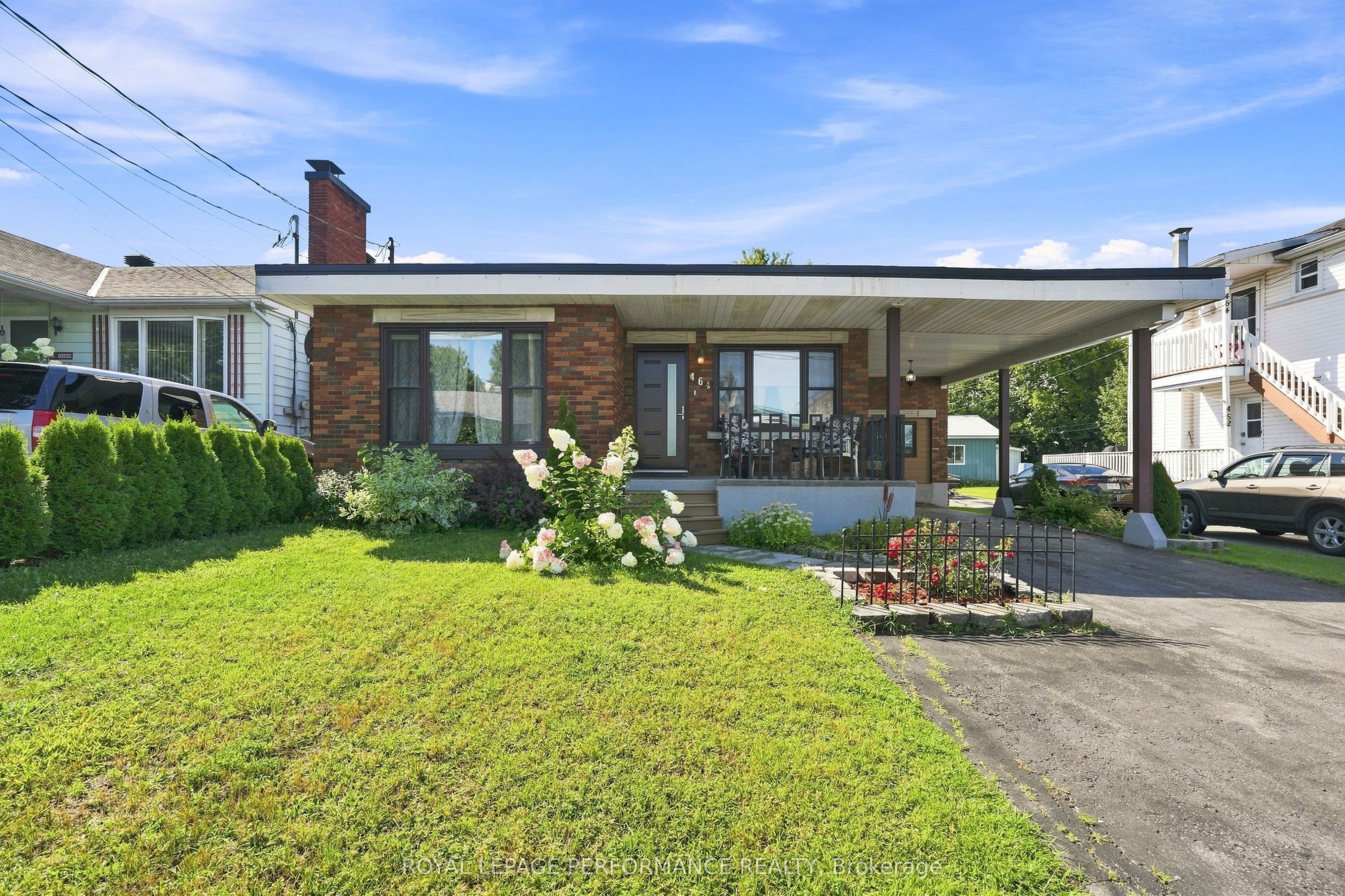464 Laurier Street photo 1