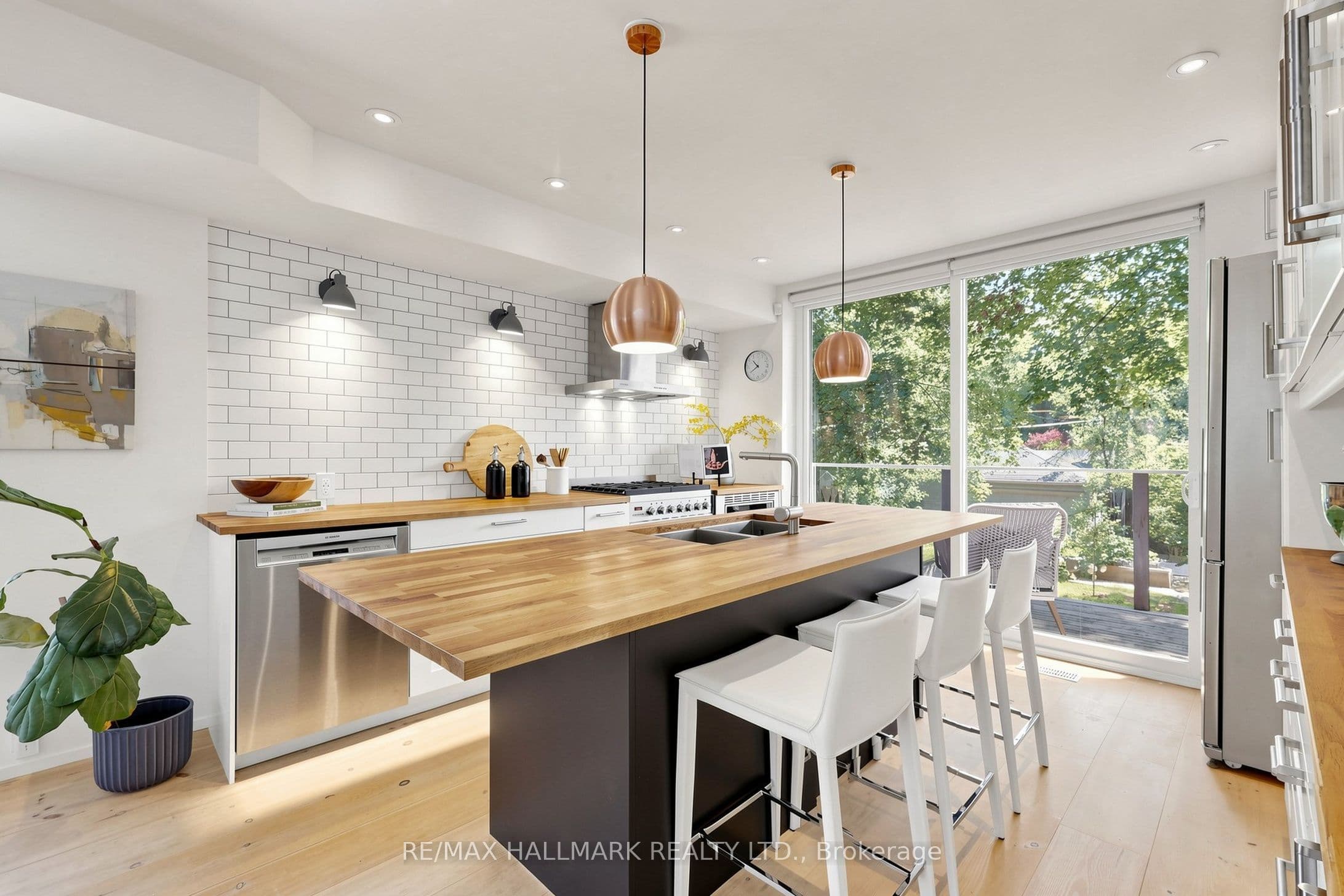 17 Ingham Avenue photo 1
