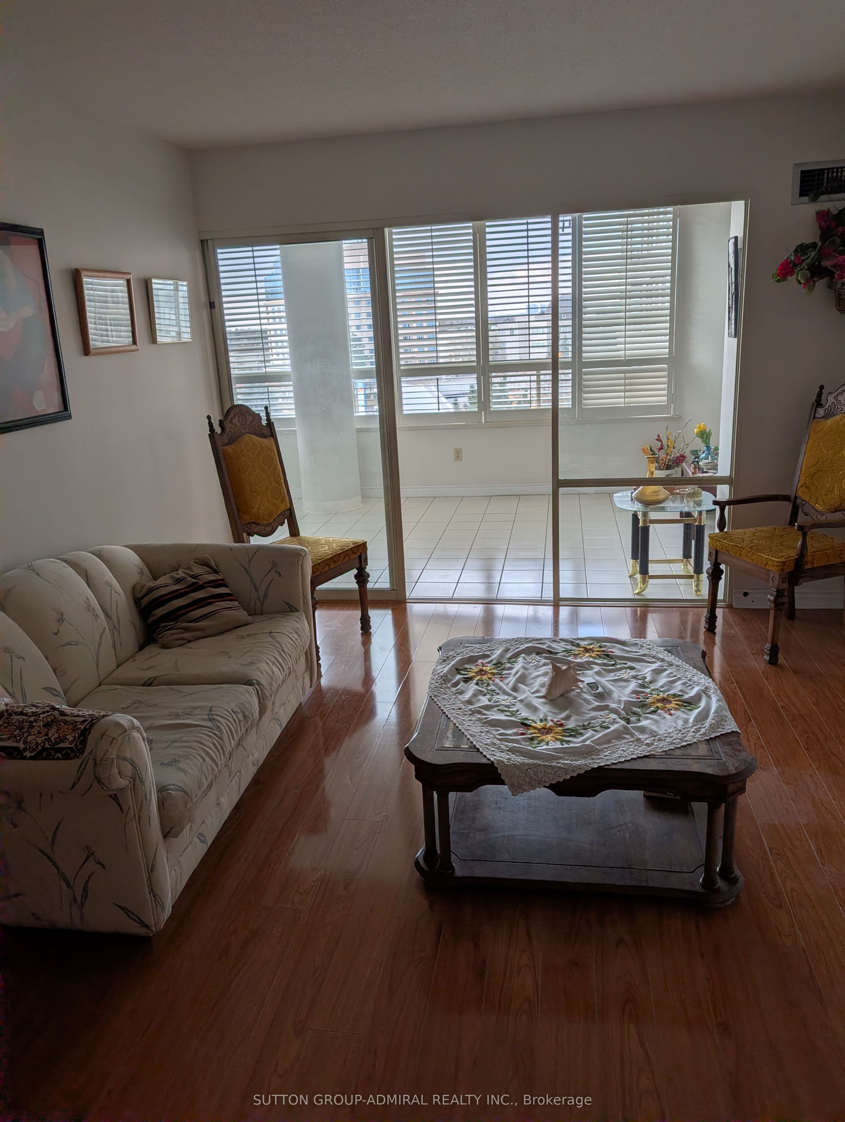Unit 616 7 Townsgate Drive photo 1