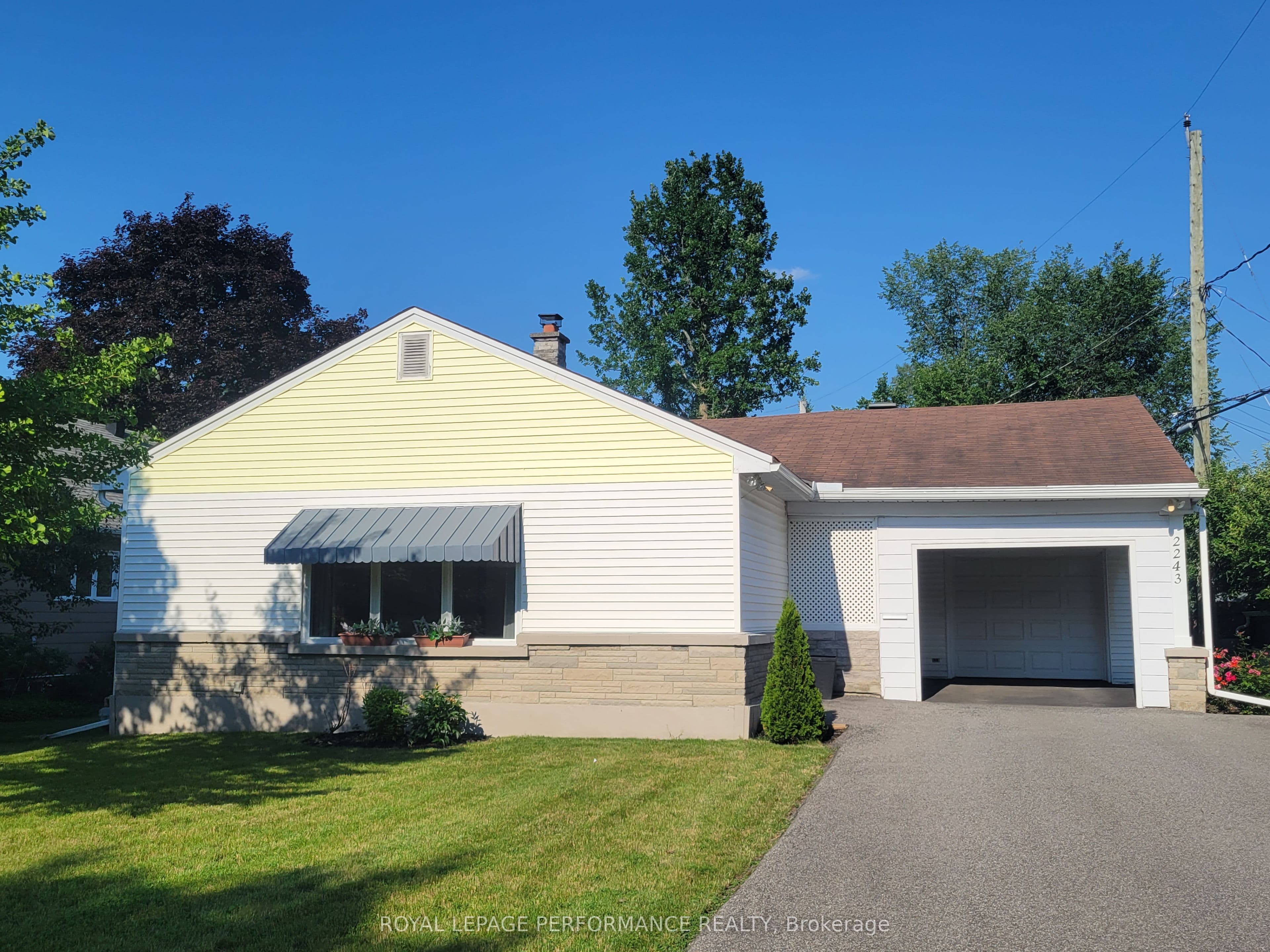 2243 Hillary Avenue photo 1