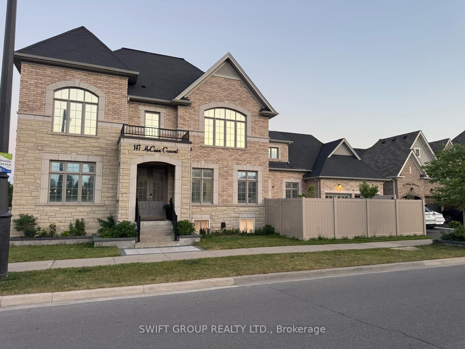 147 Mccann Crescent photo 1