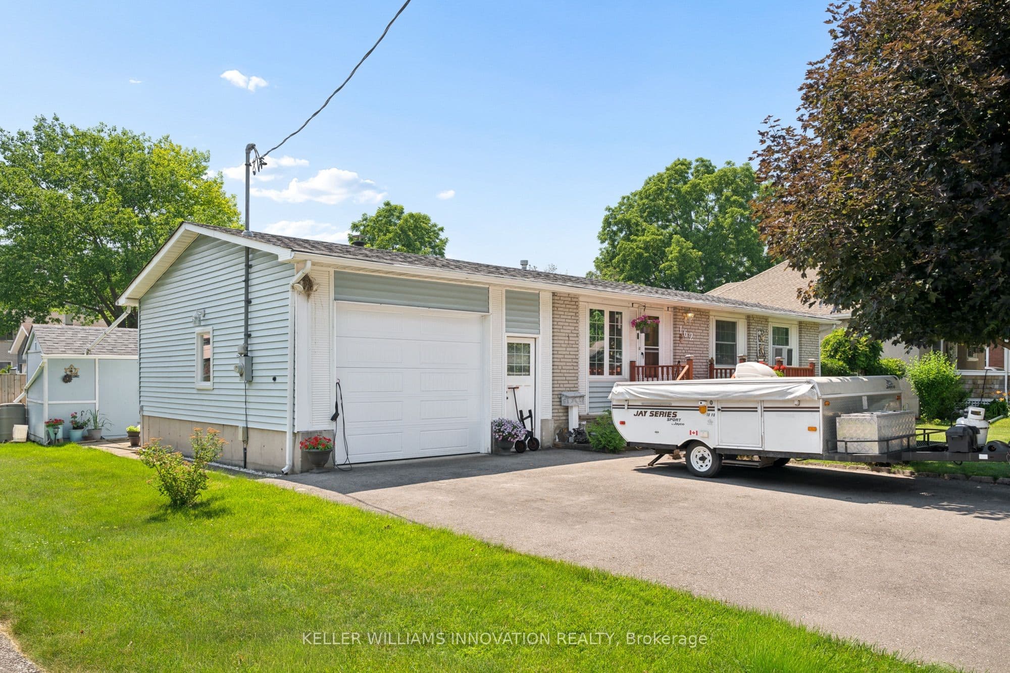 162 Tiffany Street photo 1