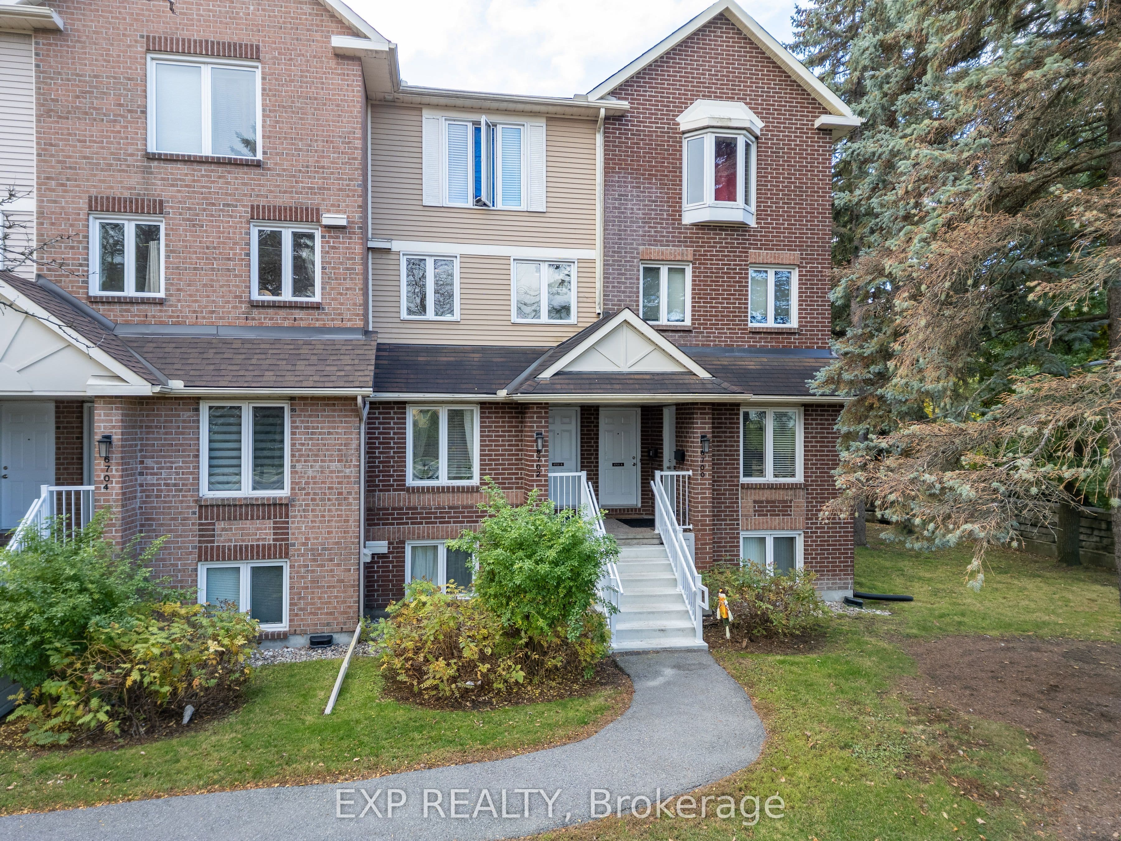 Unit B 6702 Jeanne D'arc Boulevard photo 1