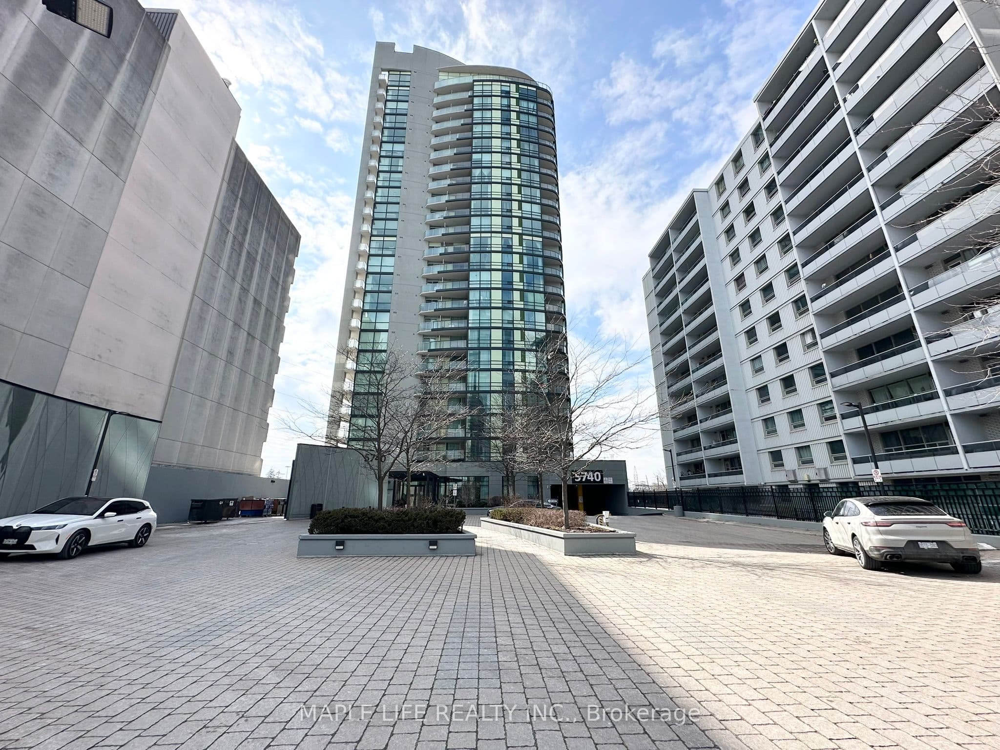 Unit 702 5740 Yonge Street photo 1