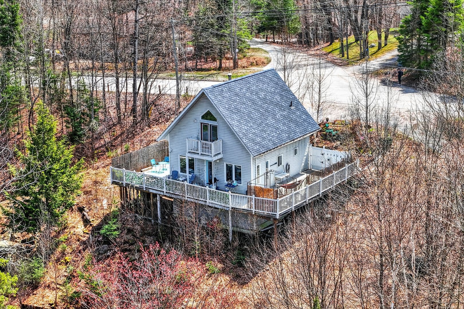 1616 Skyline Drive photo 1