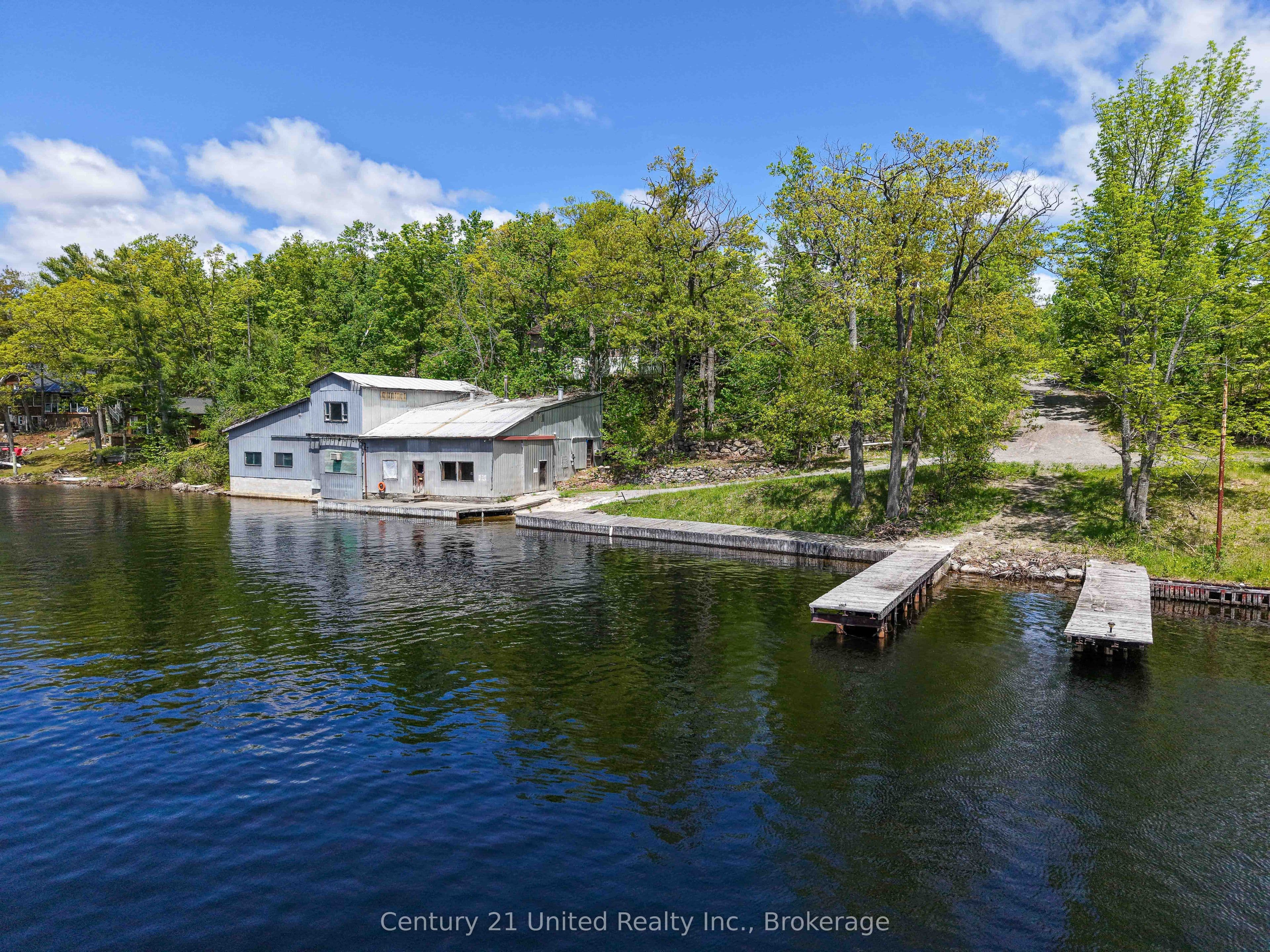 832 Northey's Bay Road photo 1