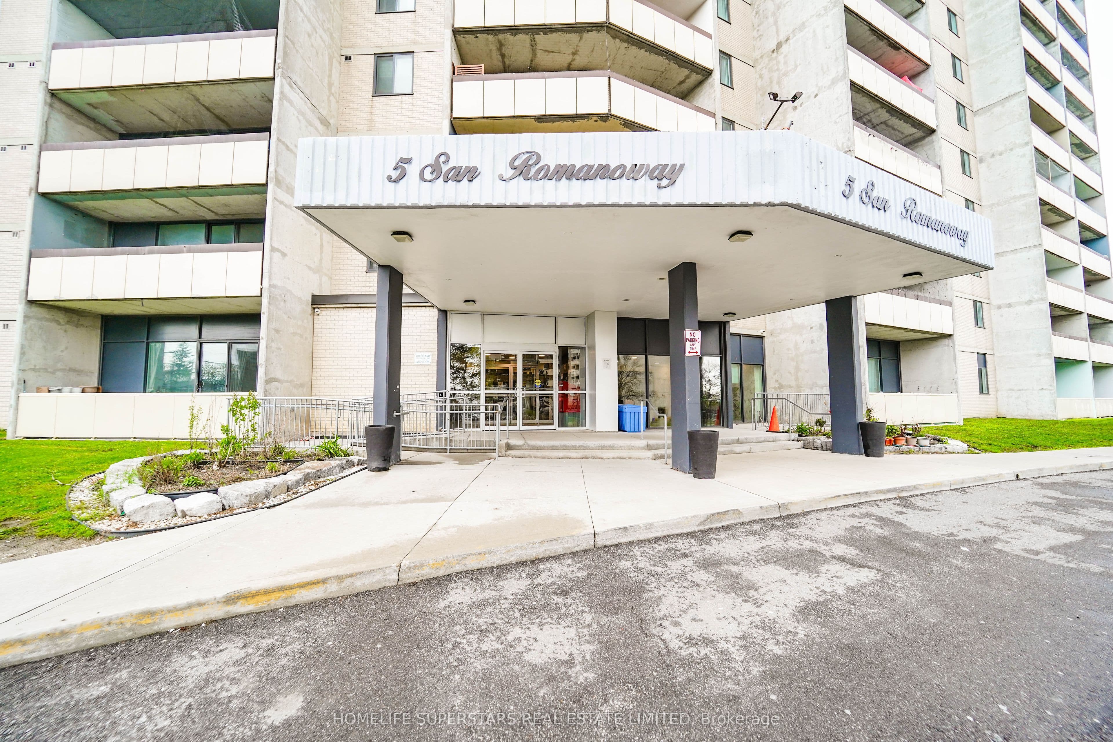 Unit 705 5 San Romano Way photo 1