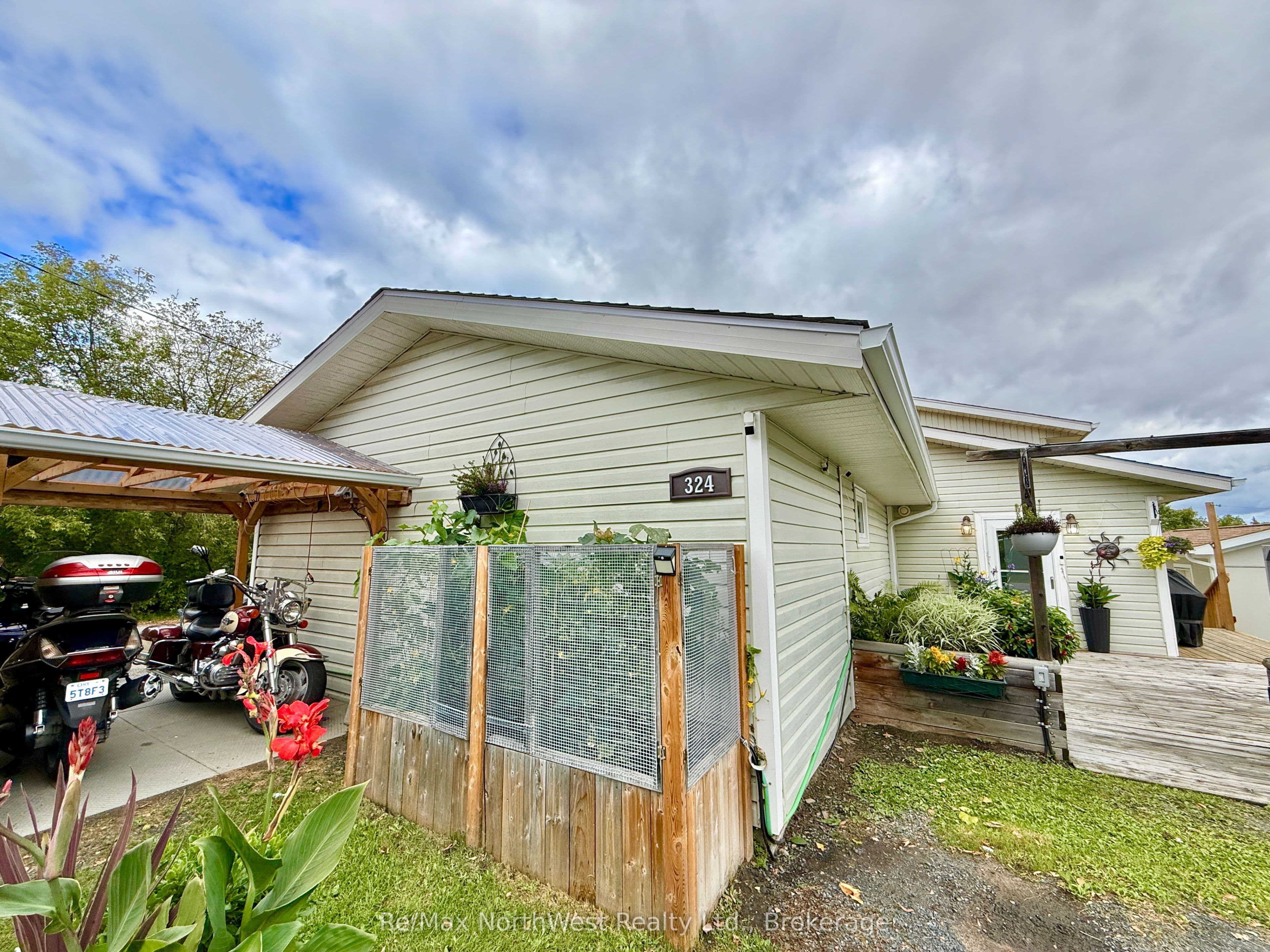 324 Beatty Street photo 1