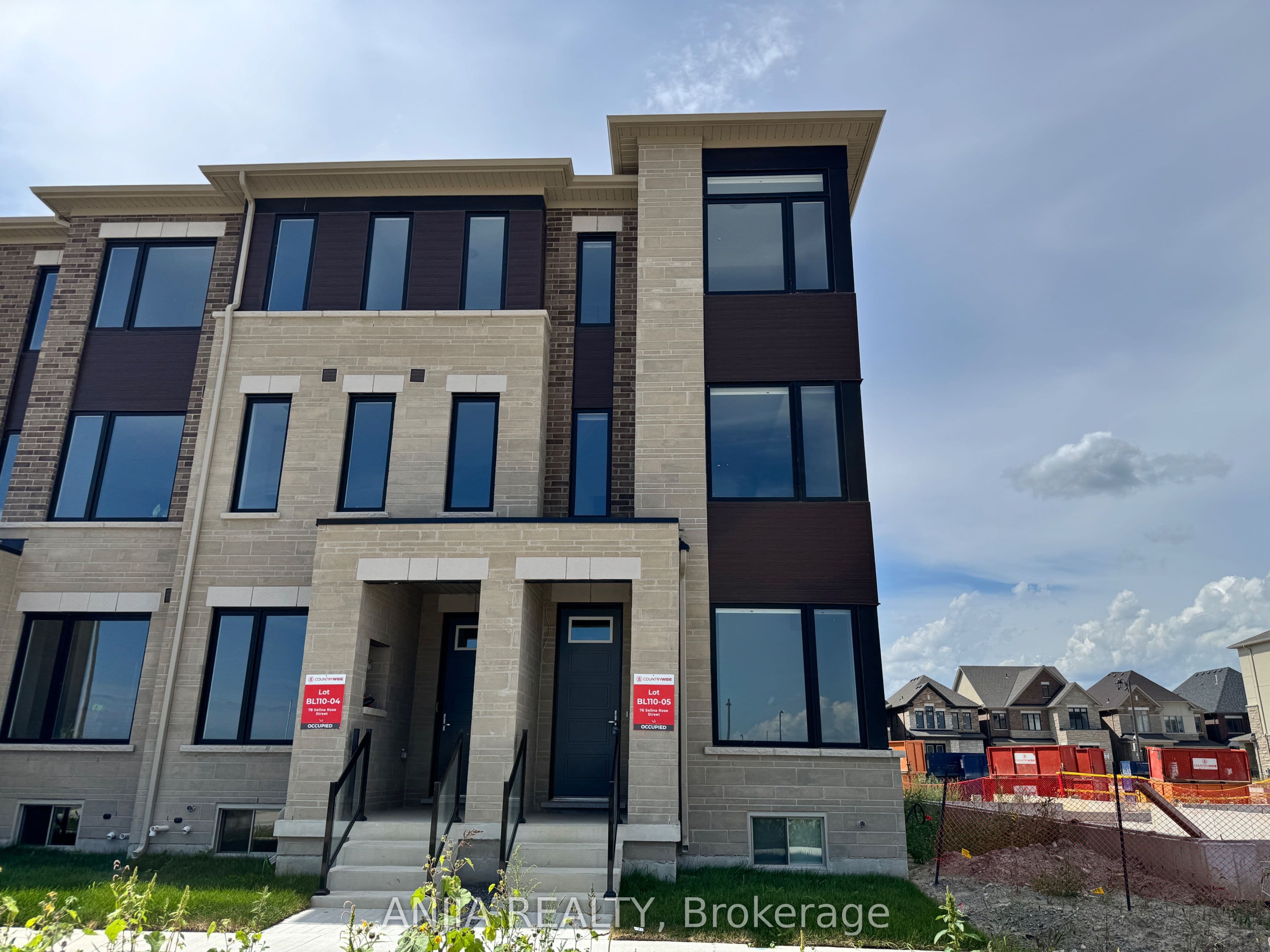 76 Selina Rose Street photo 1