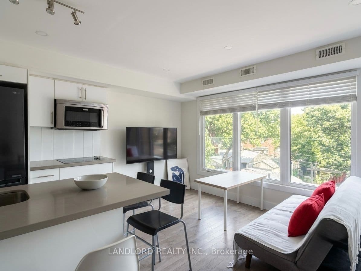 Unit 4 1175 Dovercourt Road photo 1