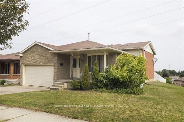 2 Hoddle Crescent photo 1