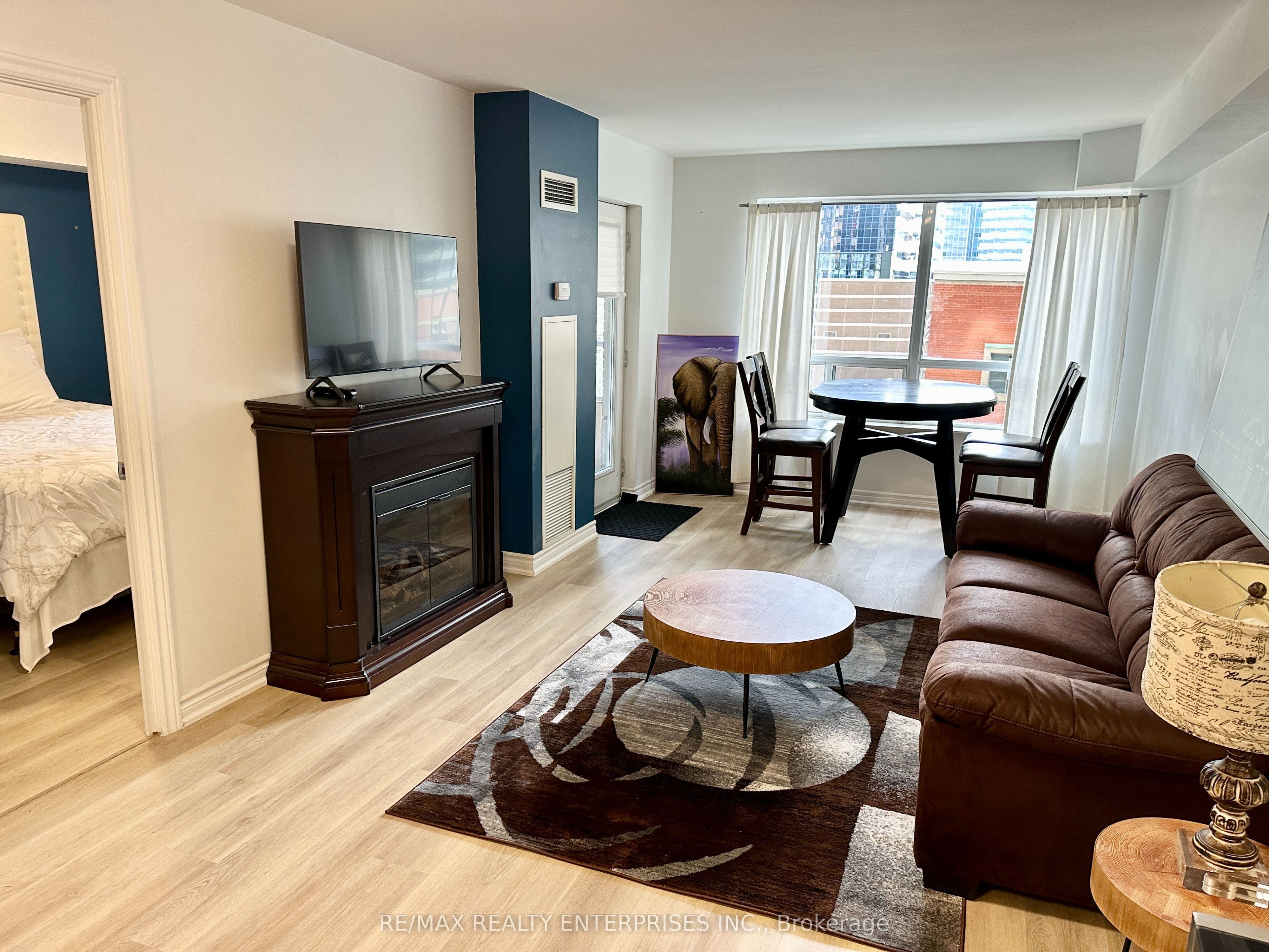 Unit 436 250 Wellington Street photo 1