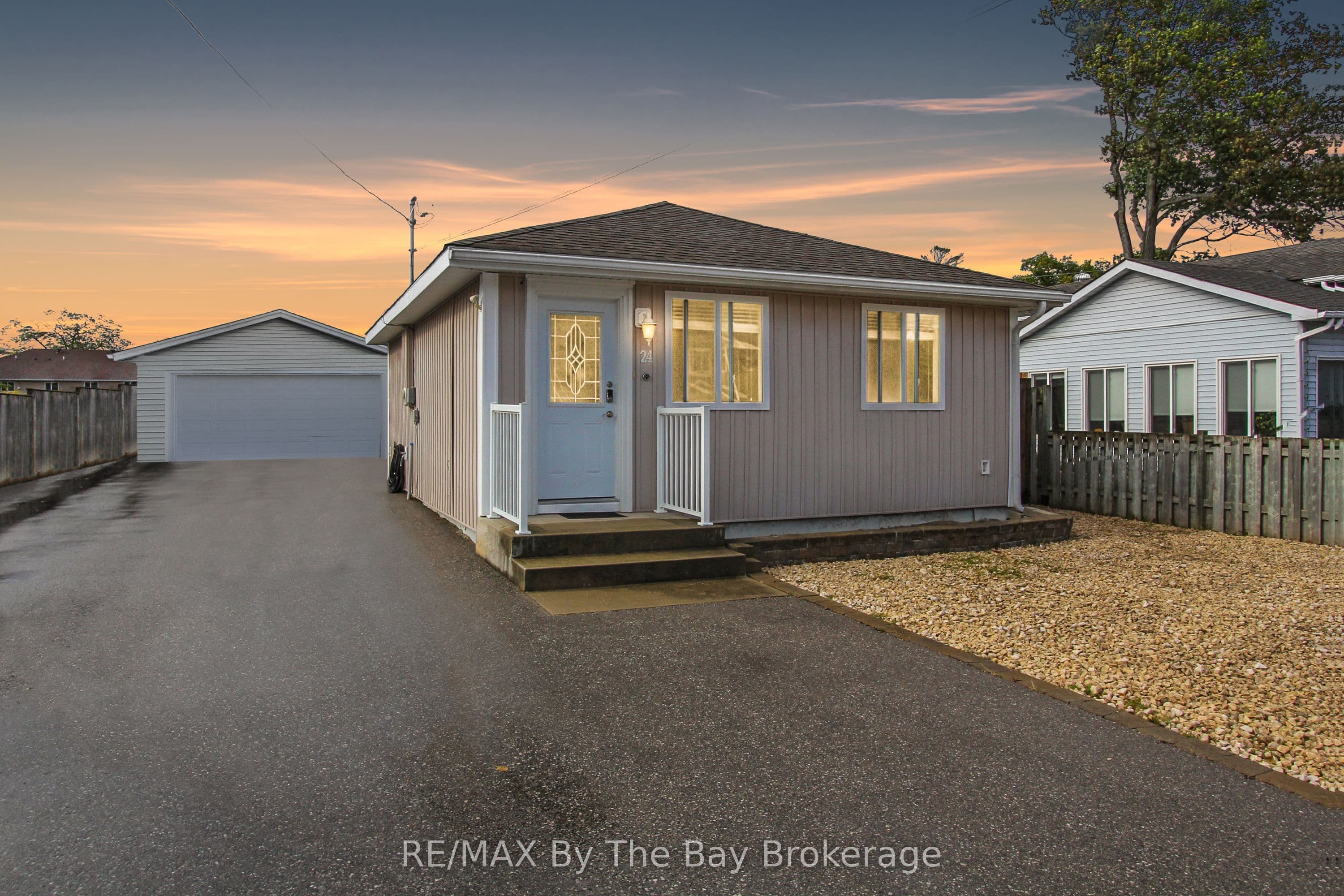 24 Glenwood Drive photo 1