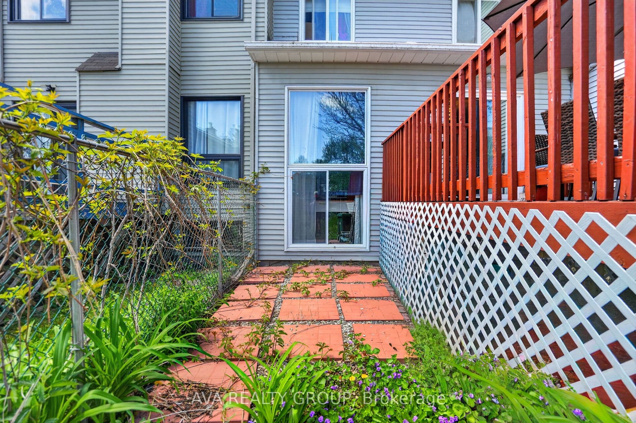 27 Danaher Drive photo 1
