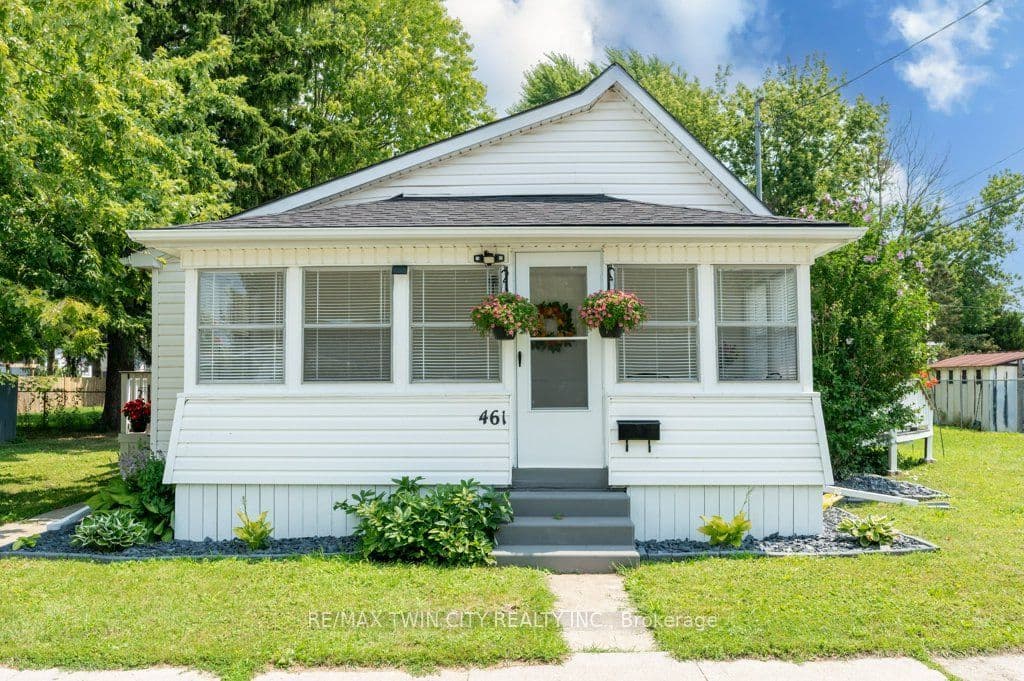 461 Selkirk Street photo 1