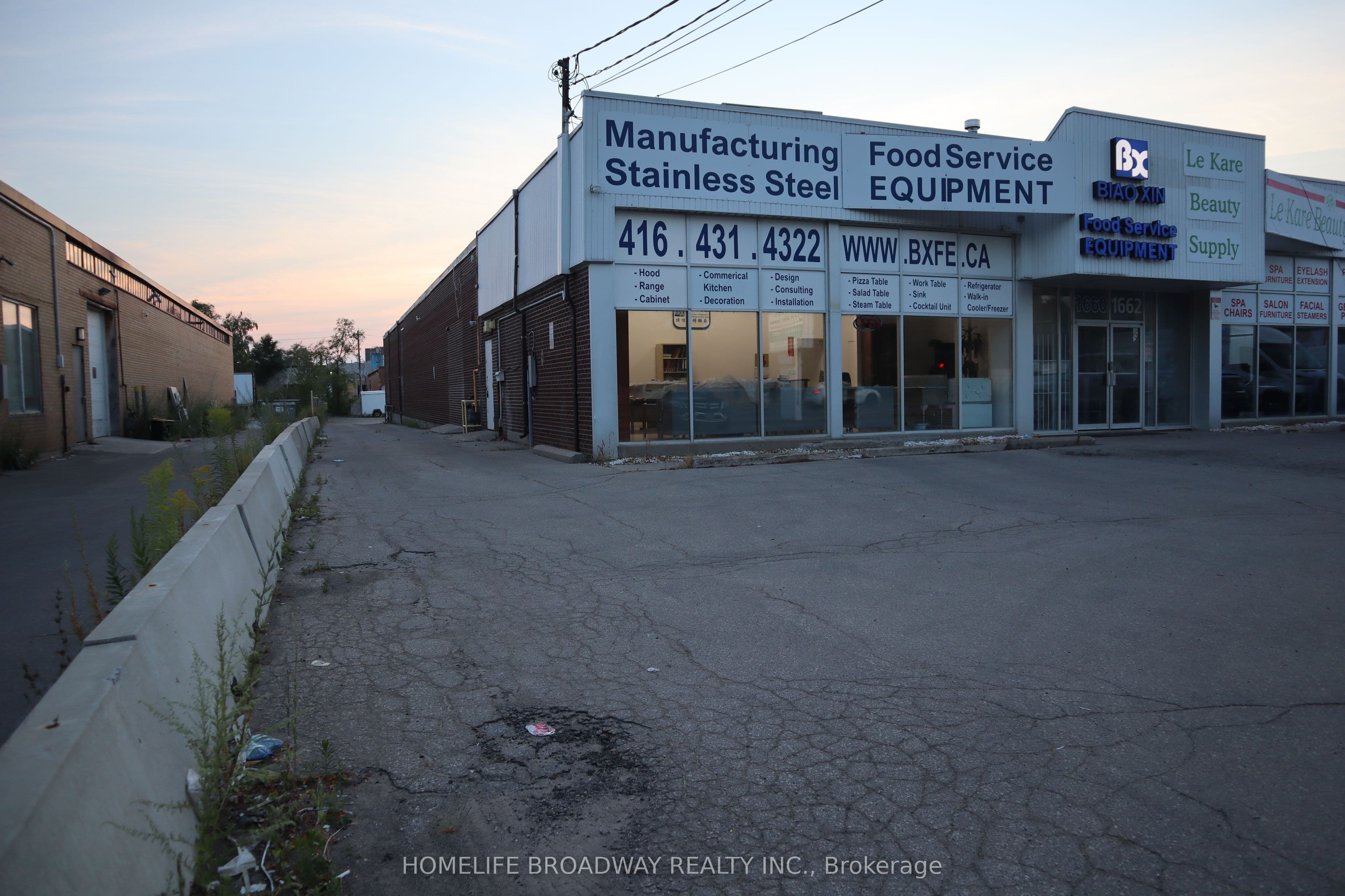 1662 Midland Avenue photo 1