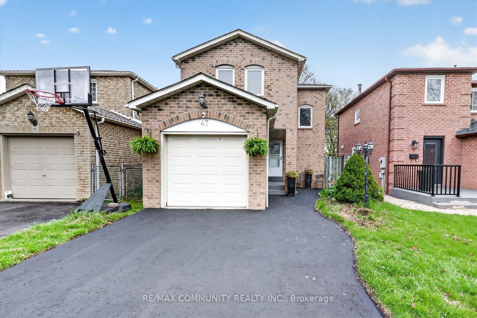47 Radford Drive photo 1