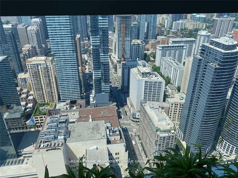 Unit 5316 386 Yonge Street photo 1