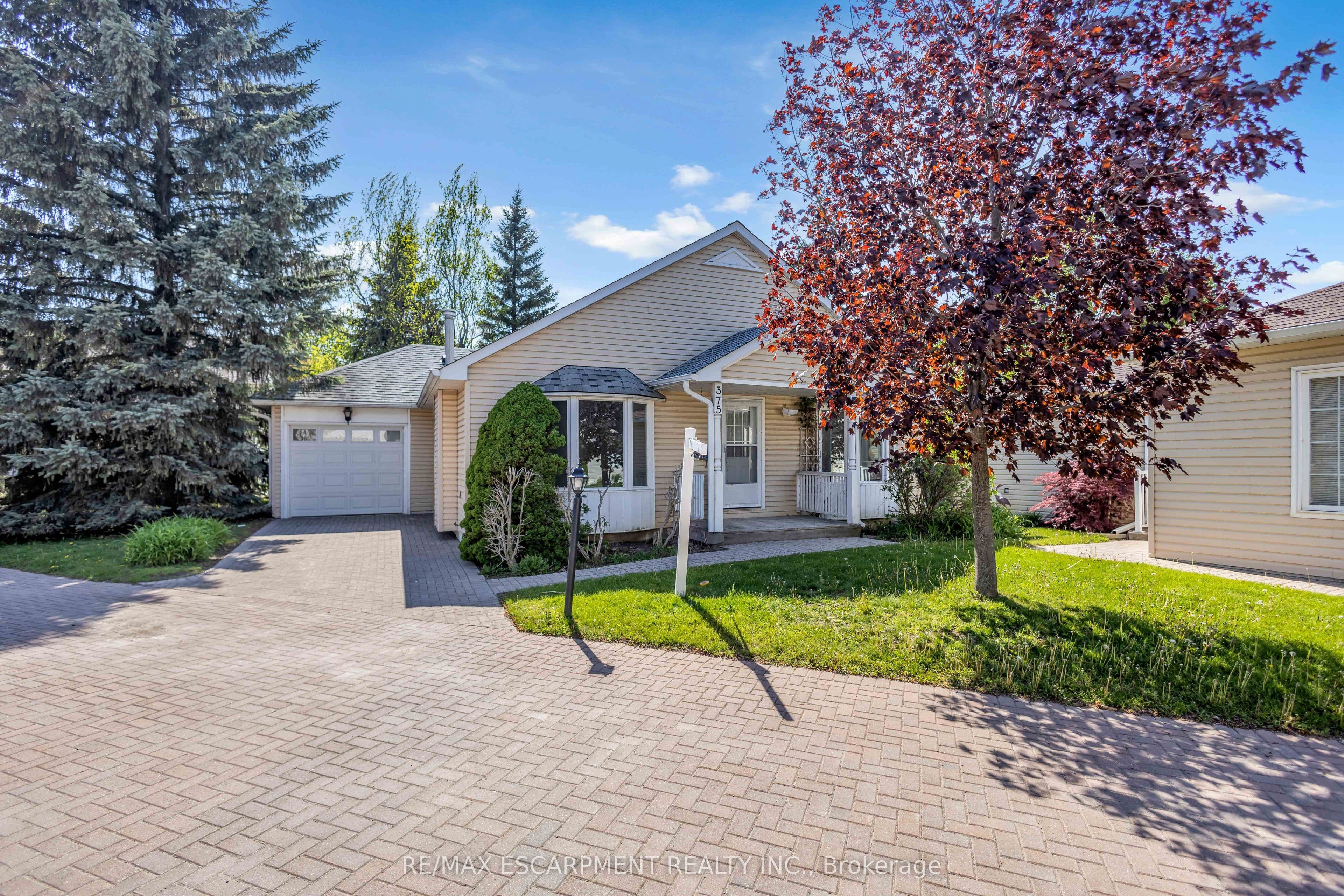 375 Silverbirch Boulevard photo 1