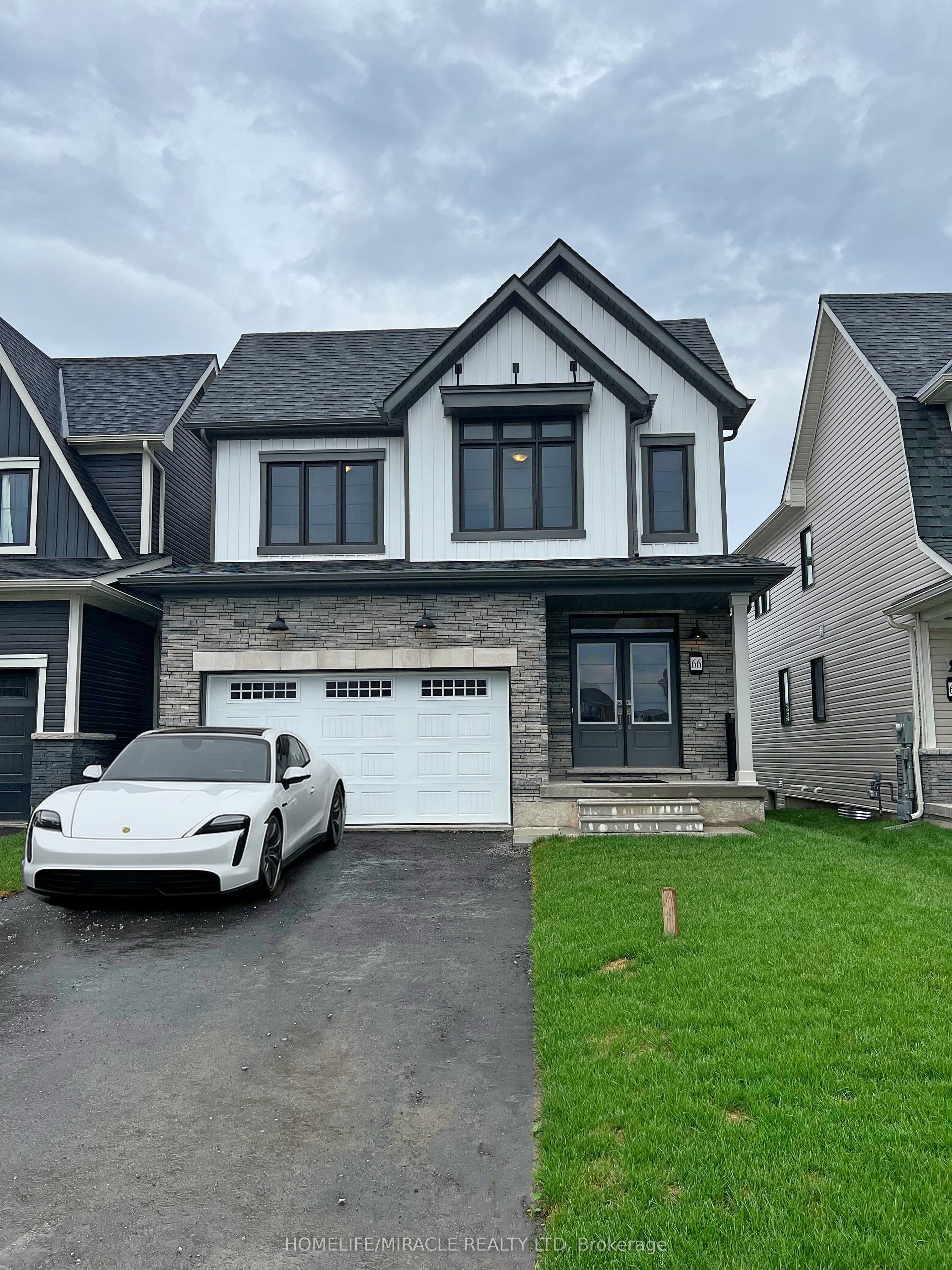 66 Aviron Crescent photo 1
