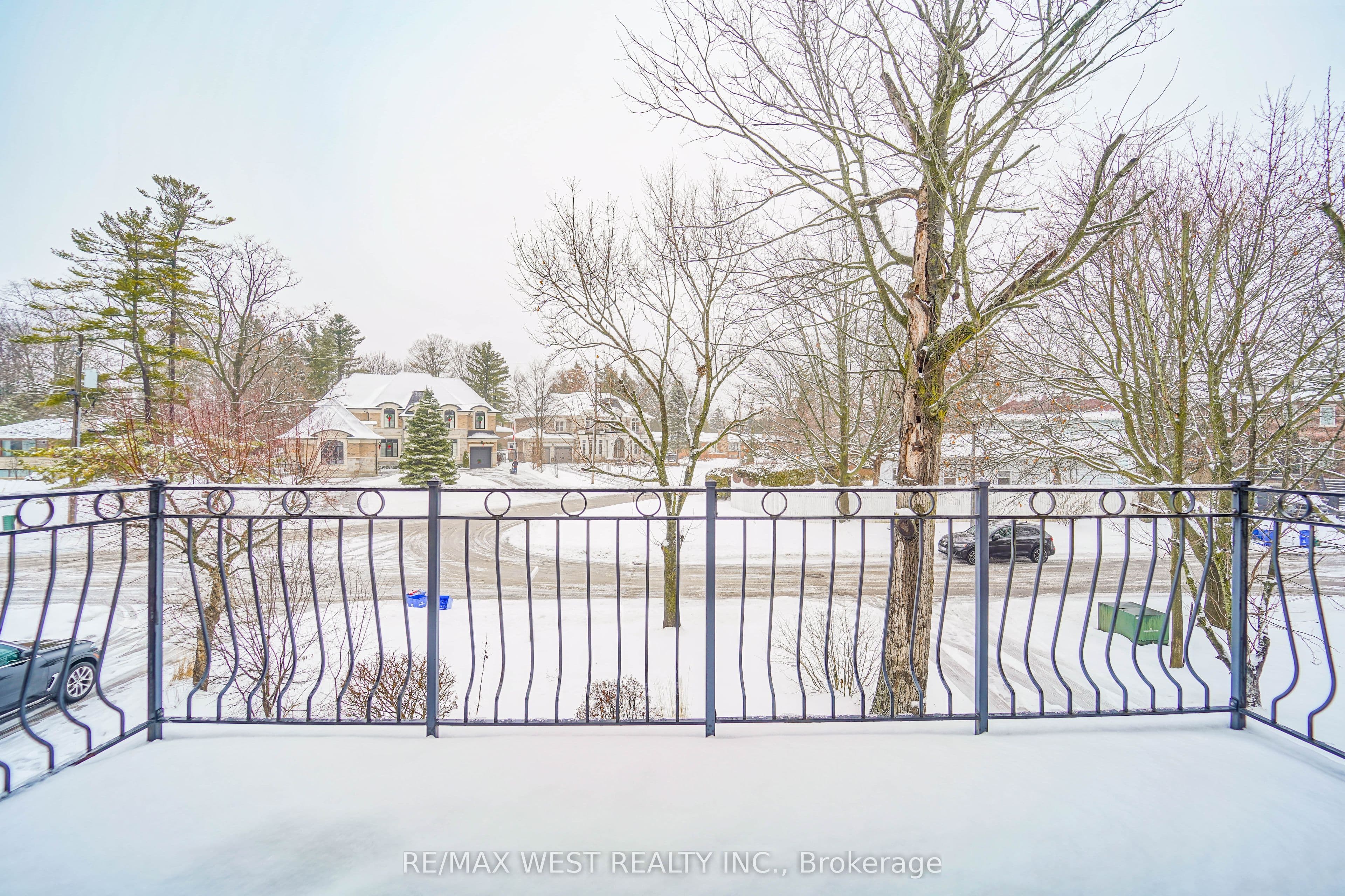81 Woodview Drive photo 1
