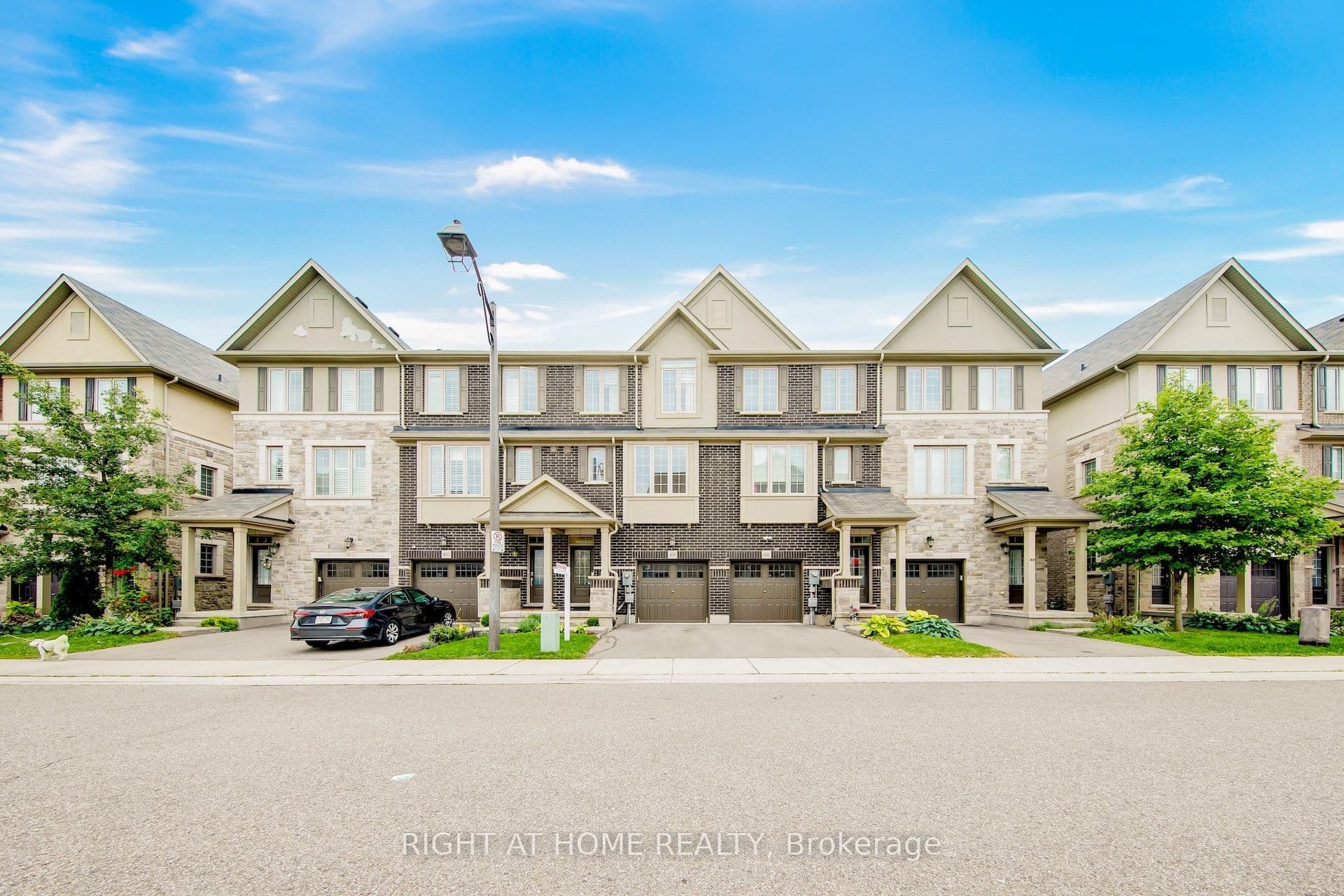 408 Belcourt Common photo 1