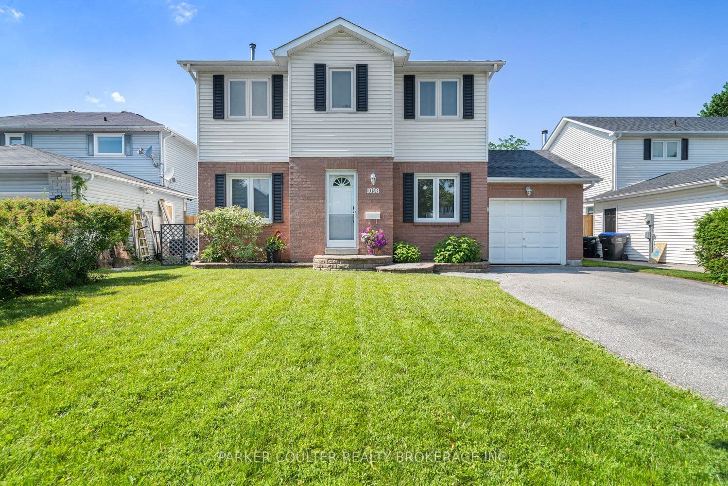 1098 Maclean Street photo 1
