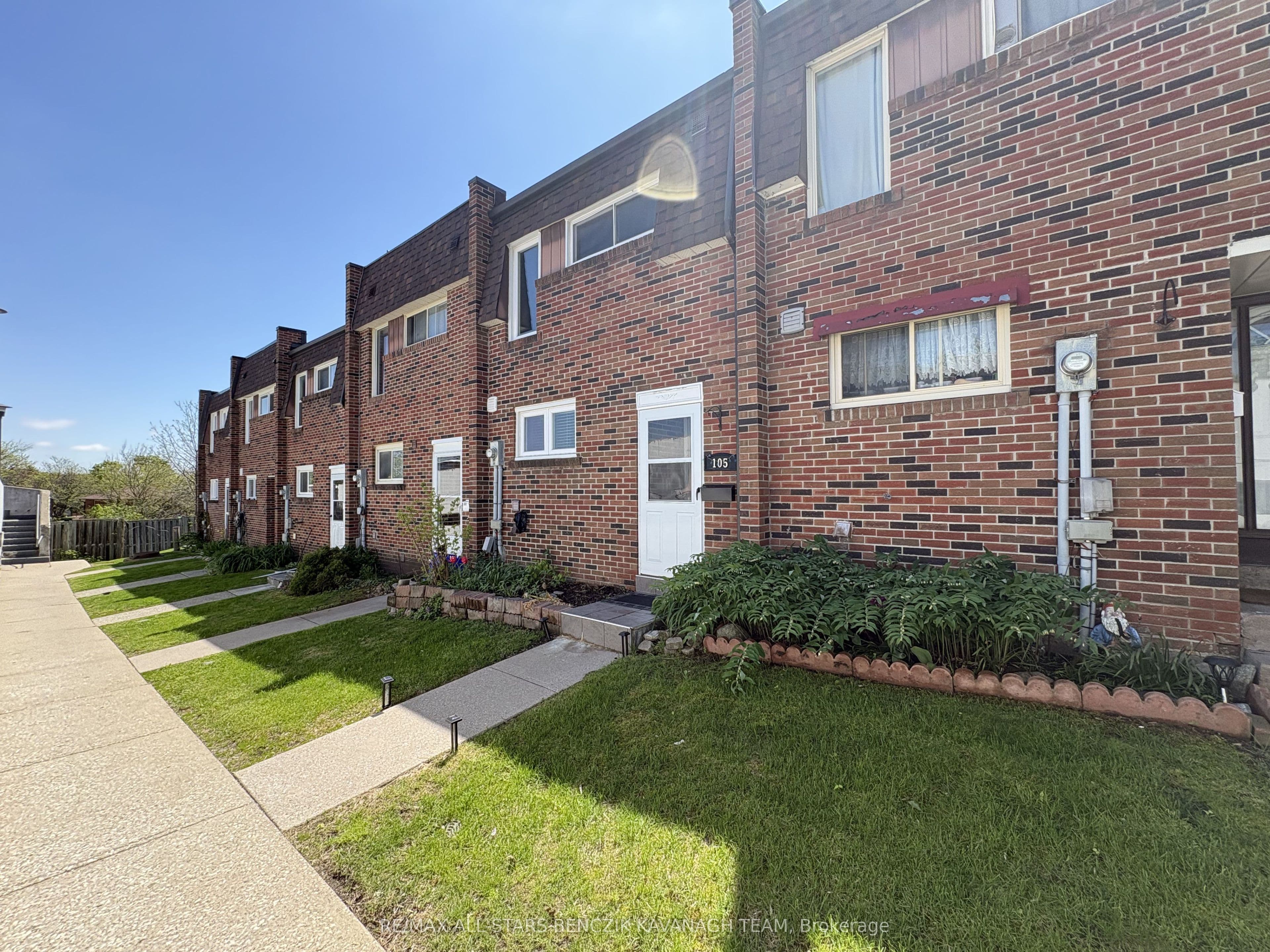 105 Wales Avenue photo 1