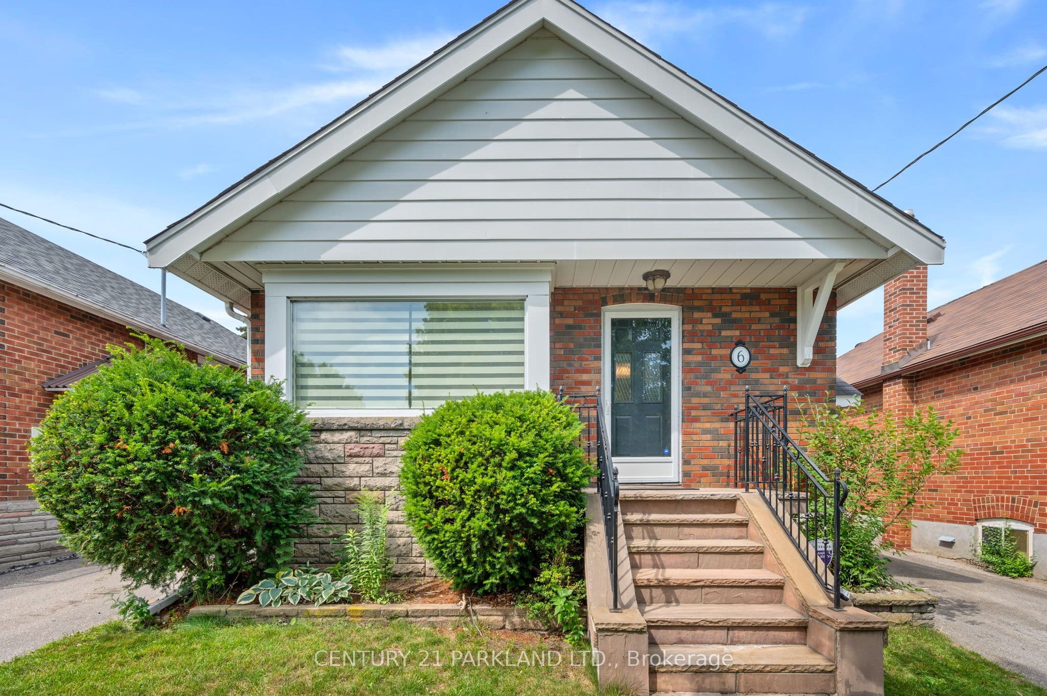6 Roblin Avenue photo 1