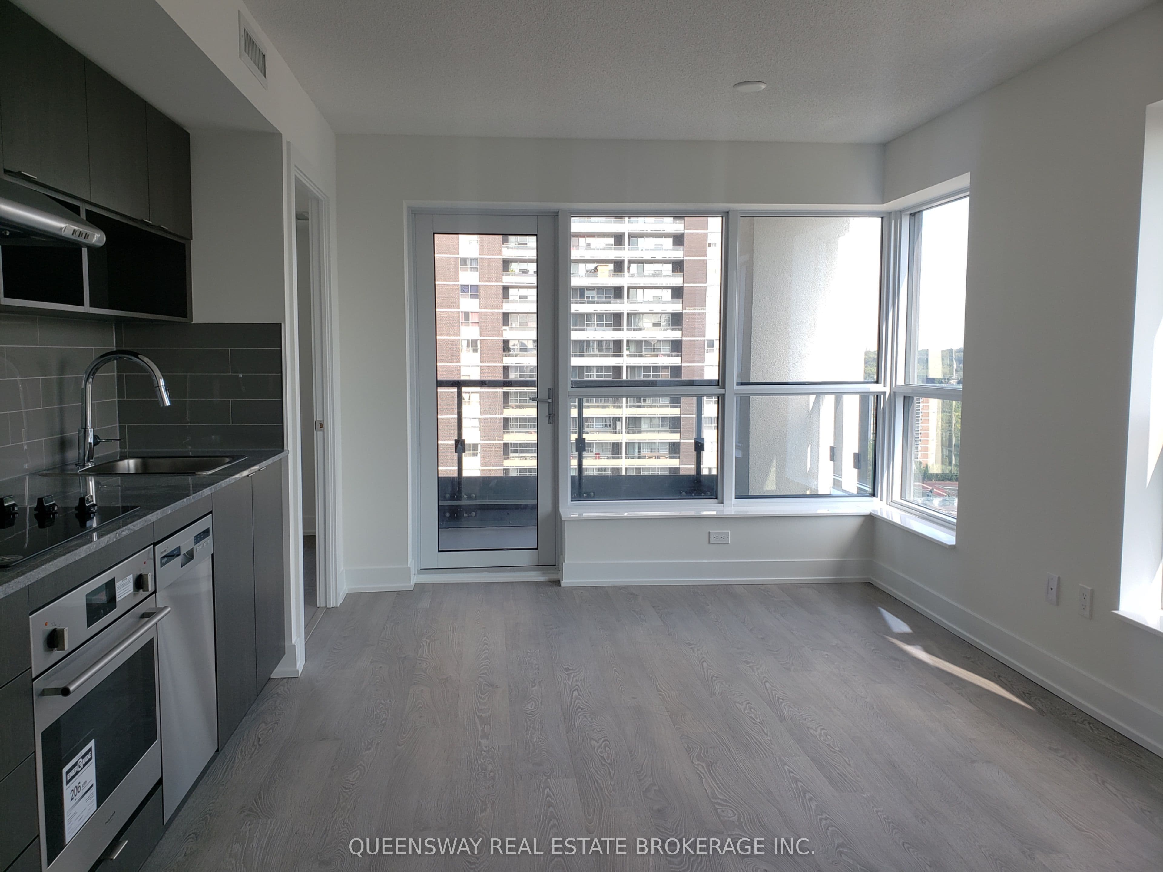 Unit 1504 7 Mabelle Avenue photo 1