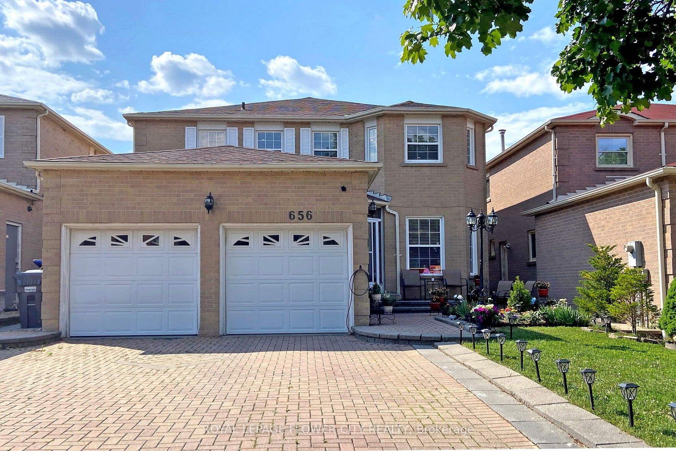 656 Esprit Crescent photo 1
