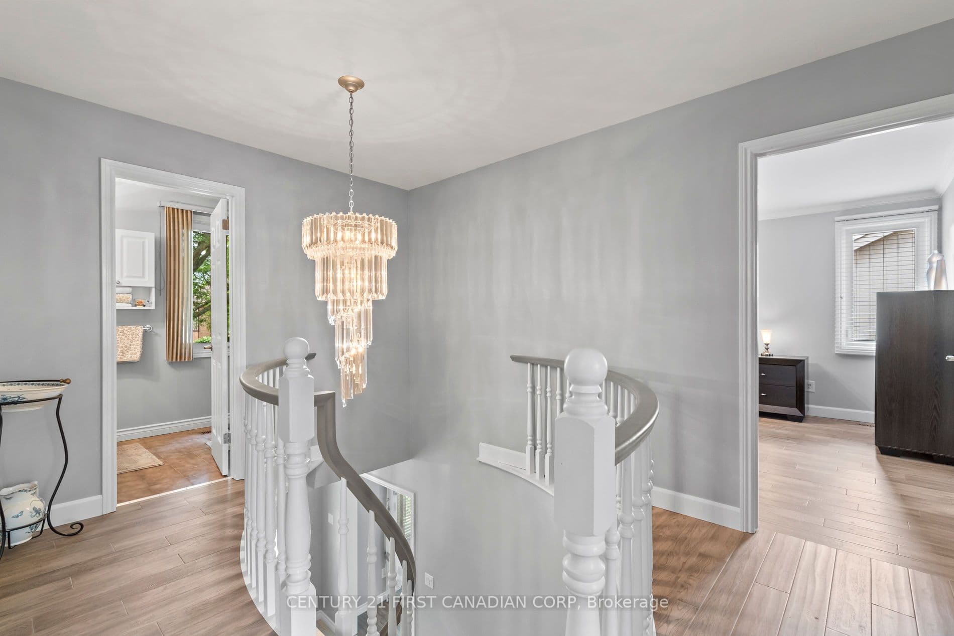 1677 Phillbrook Crescent photo 1