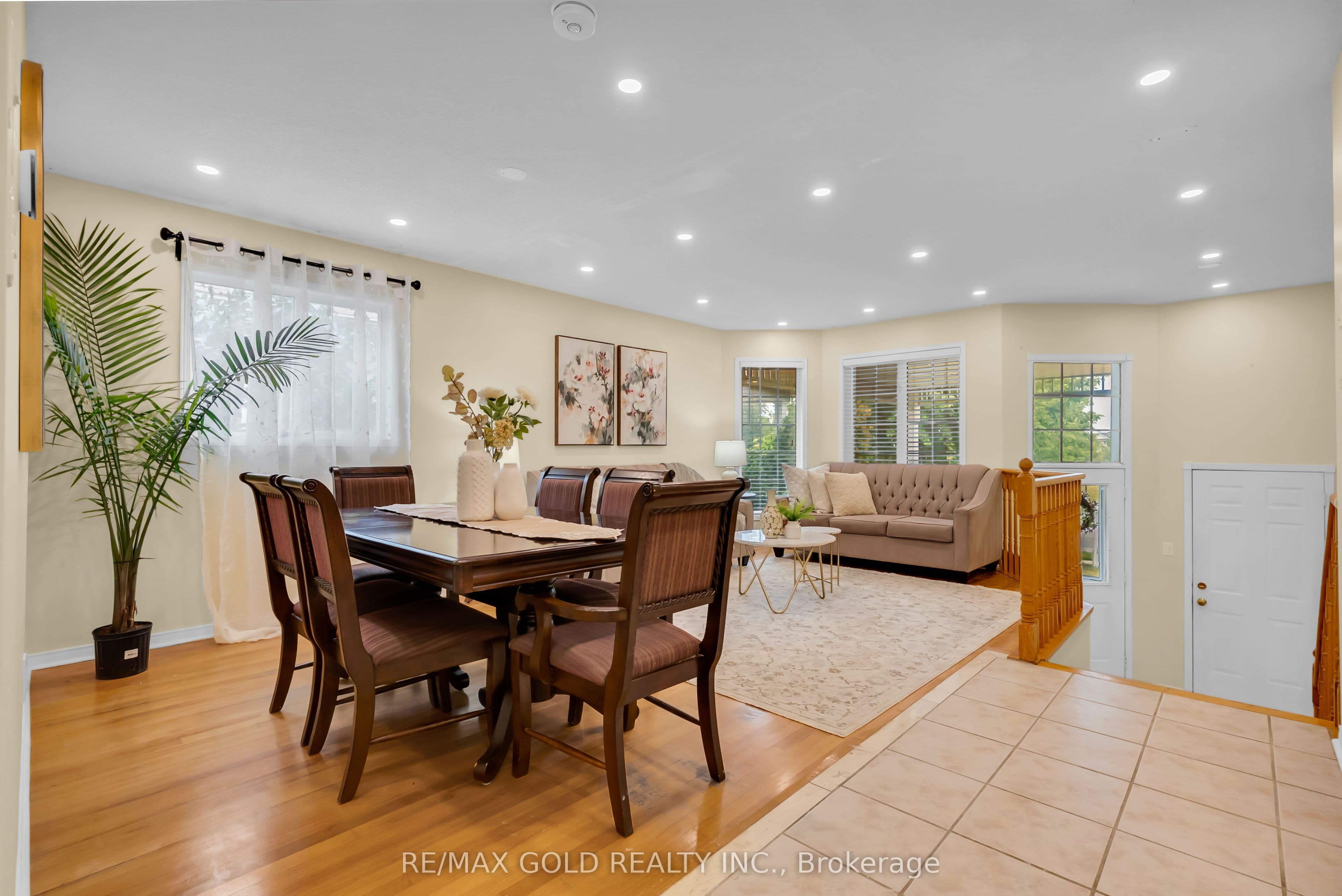 74 Fletchers Creek Boulevard photo 1
