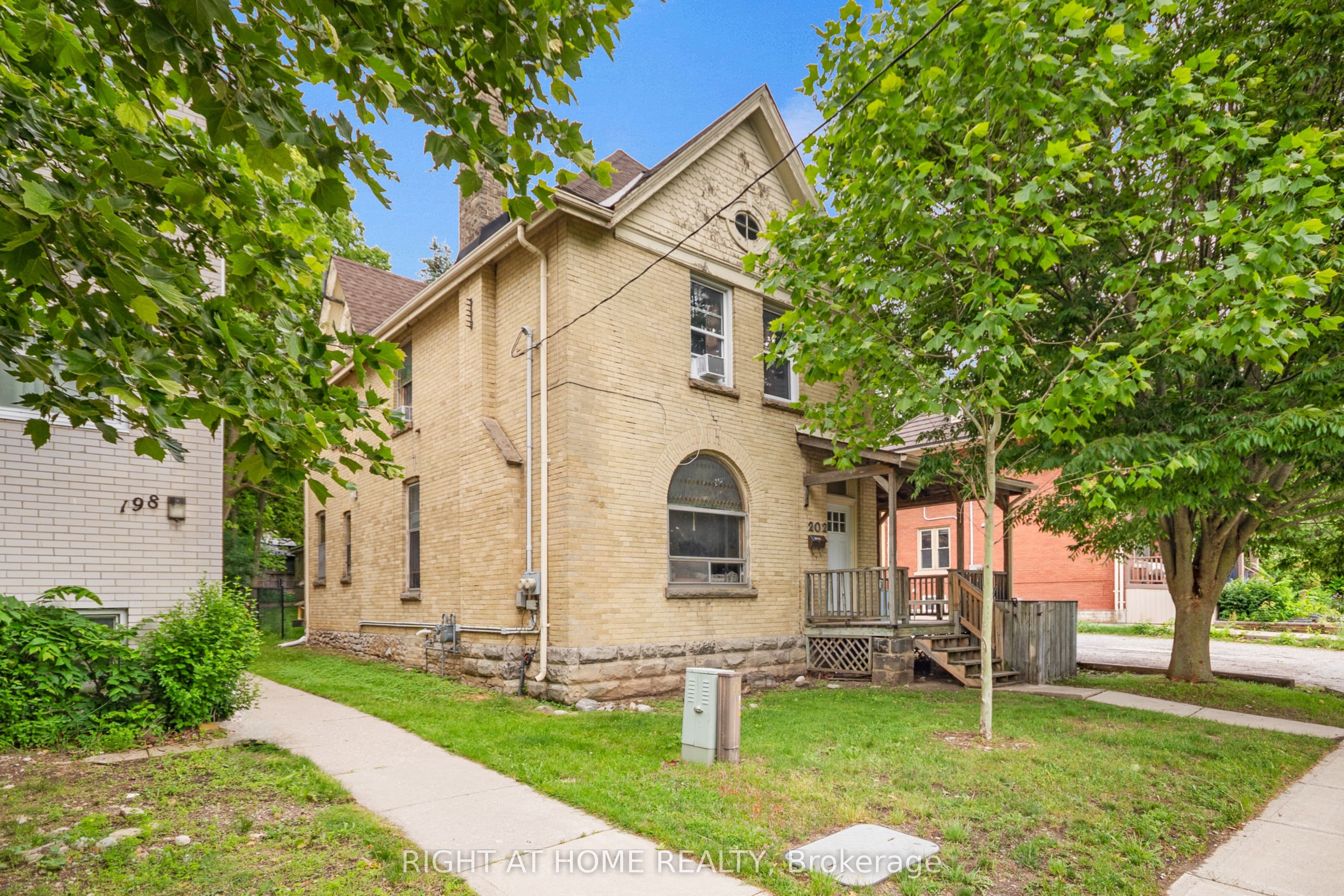 202 Sydenham Street photo 1