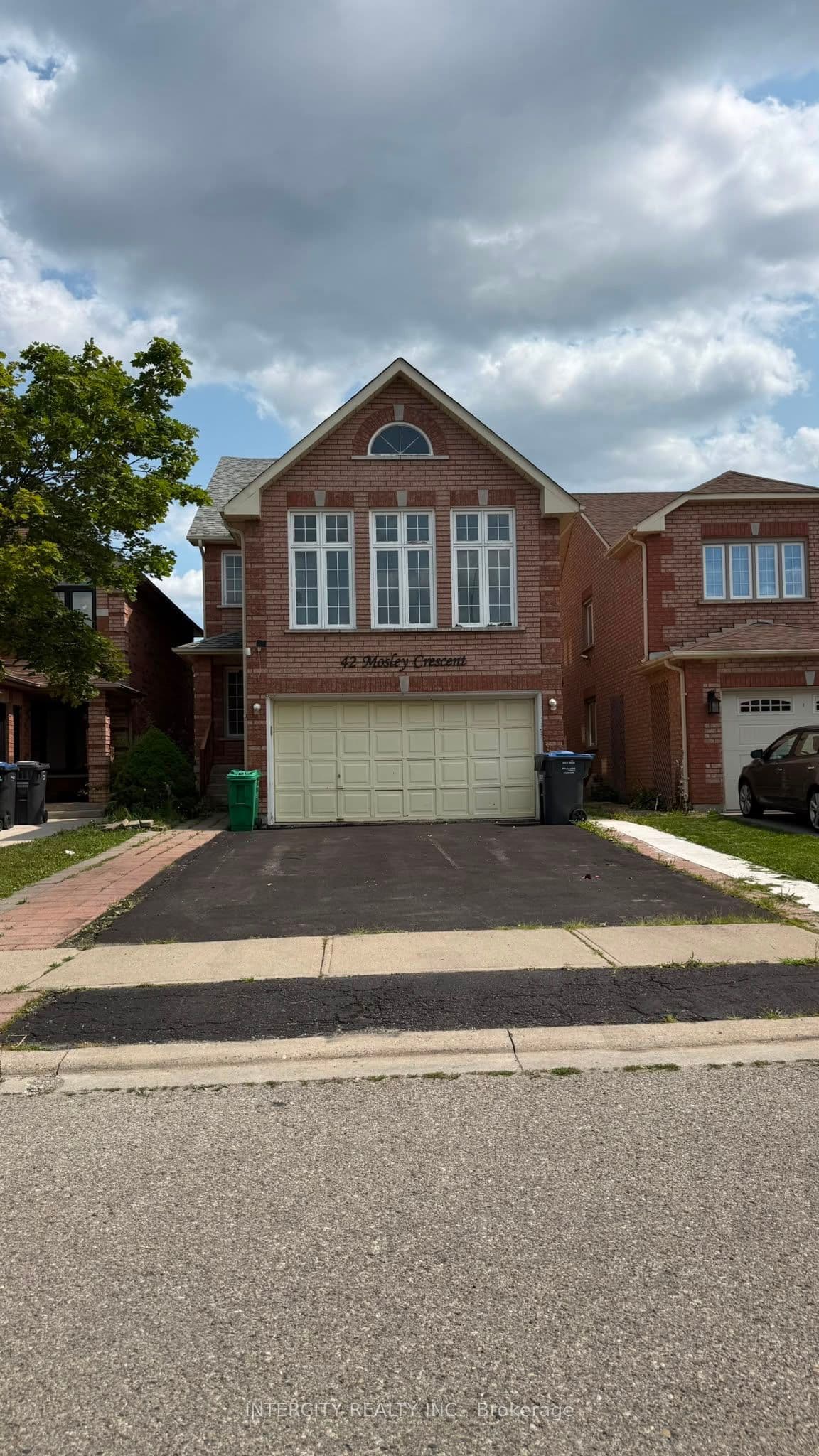 42 Mosley Crescent photo 1