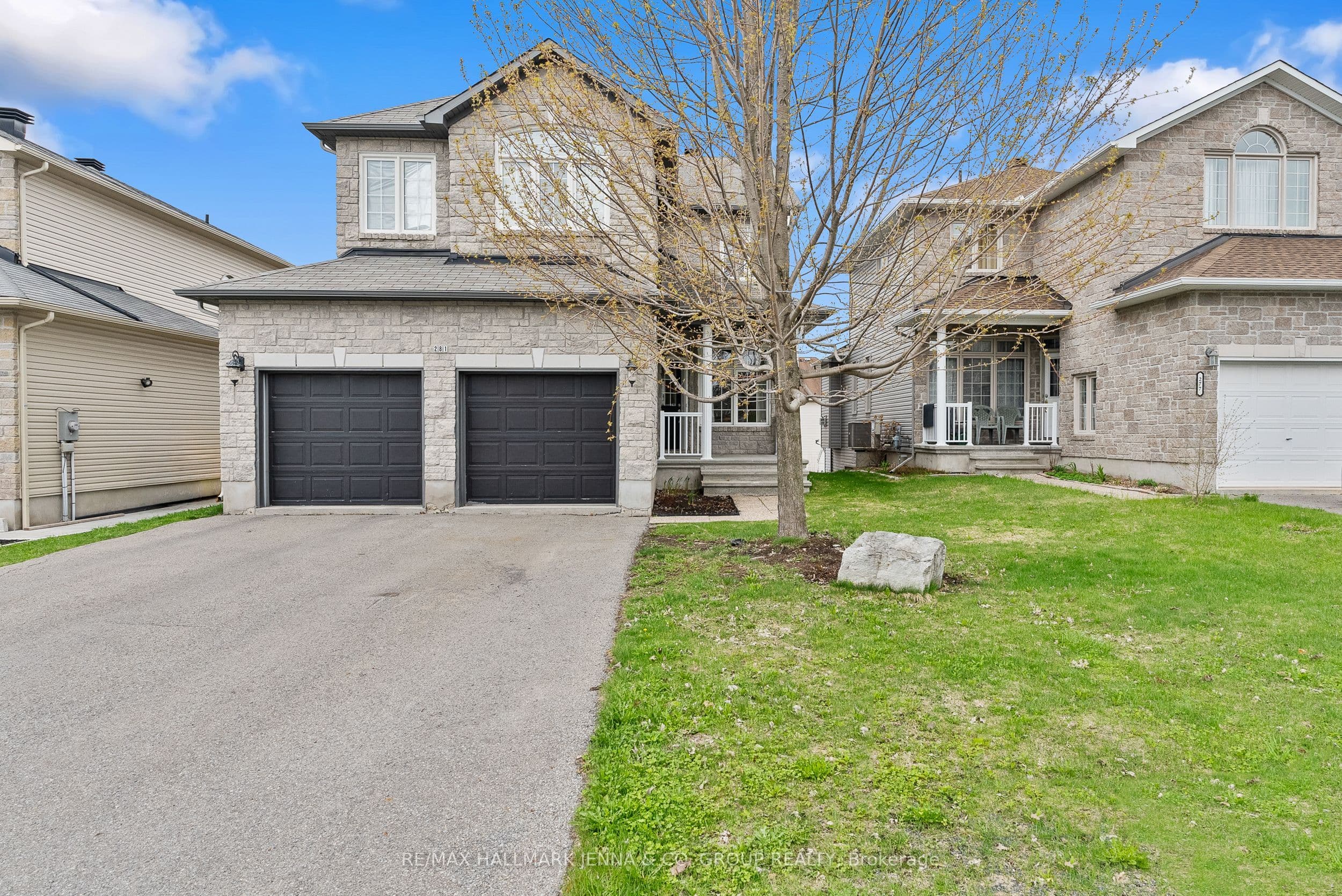 281 Topaze Crescent photo 1