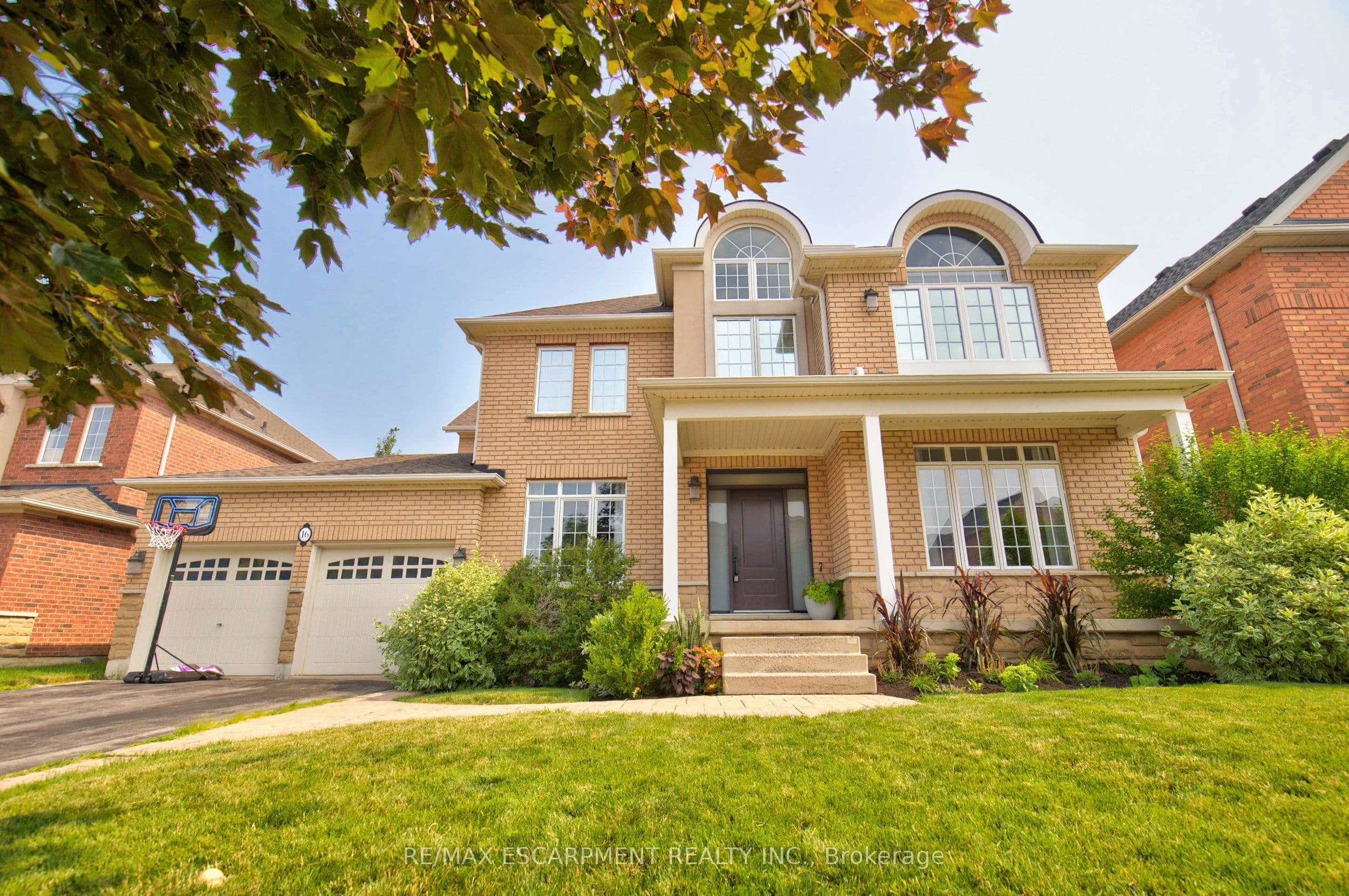 16 Watercliff Place photo 1
