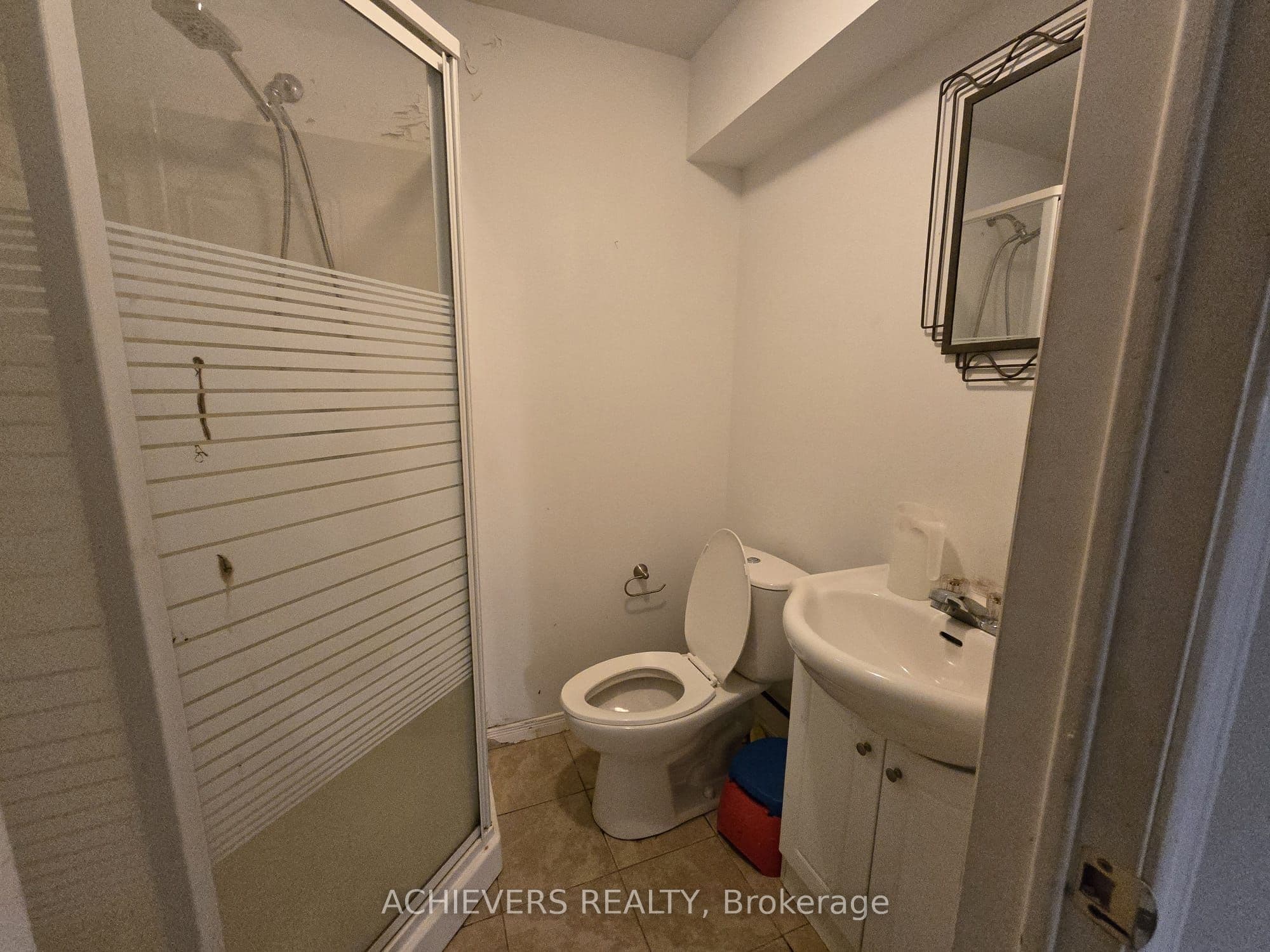 240 SCOTTSDALE Drive photo 1