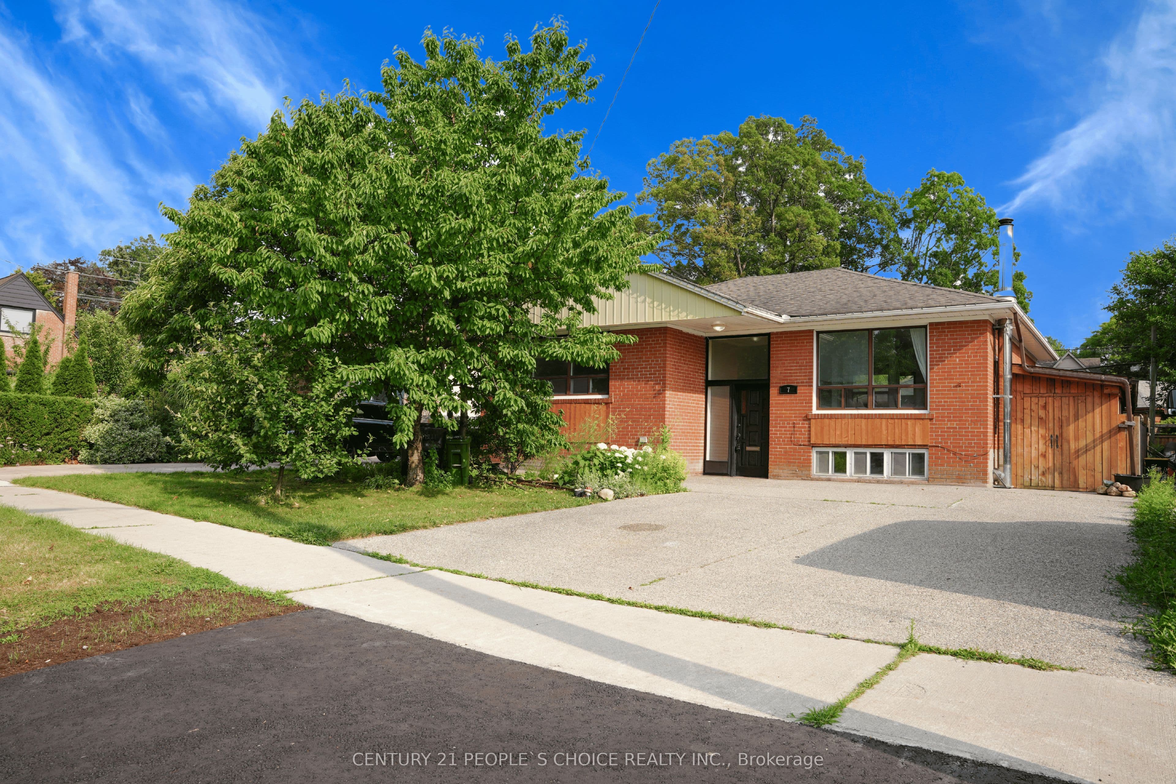 7 North Heights Road photo 1
