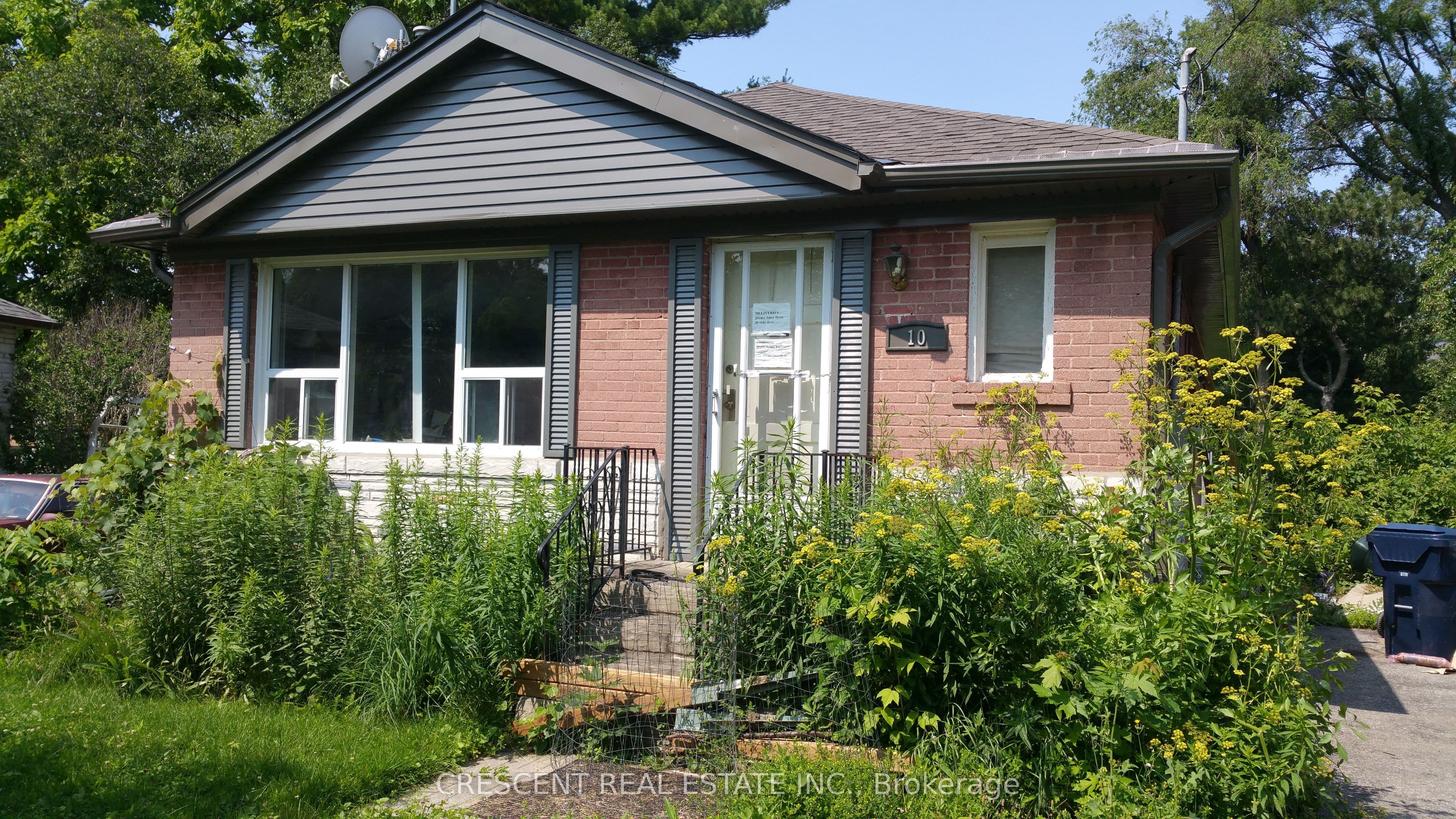 10 Shaver Court photo 1