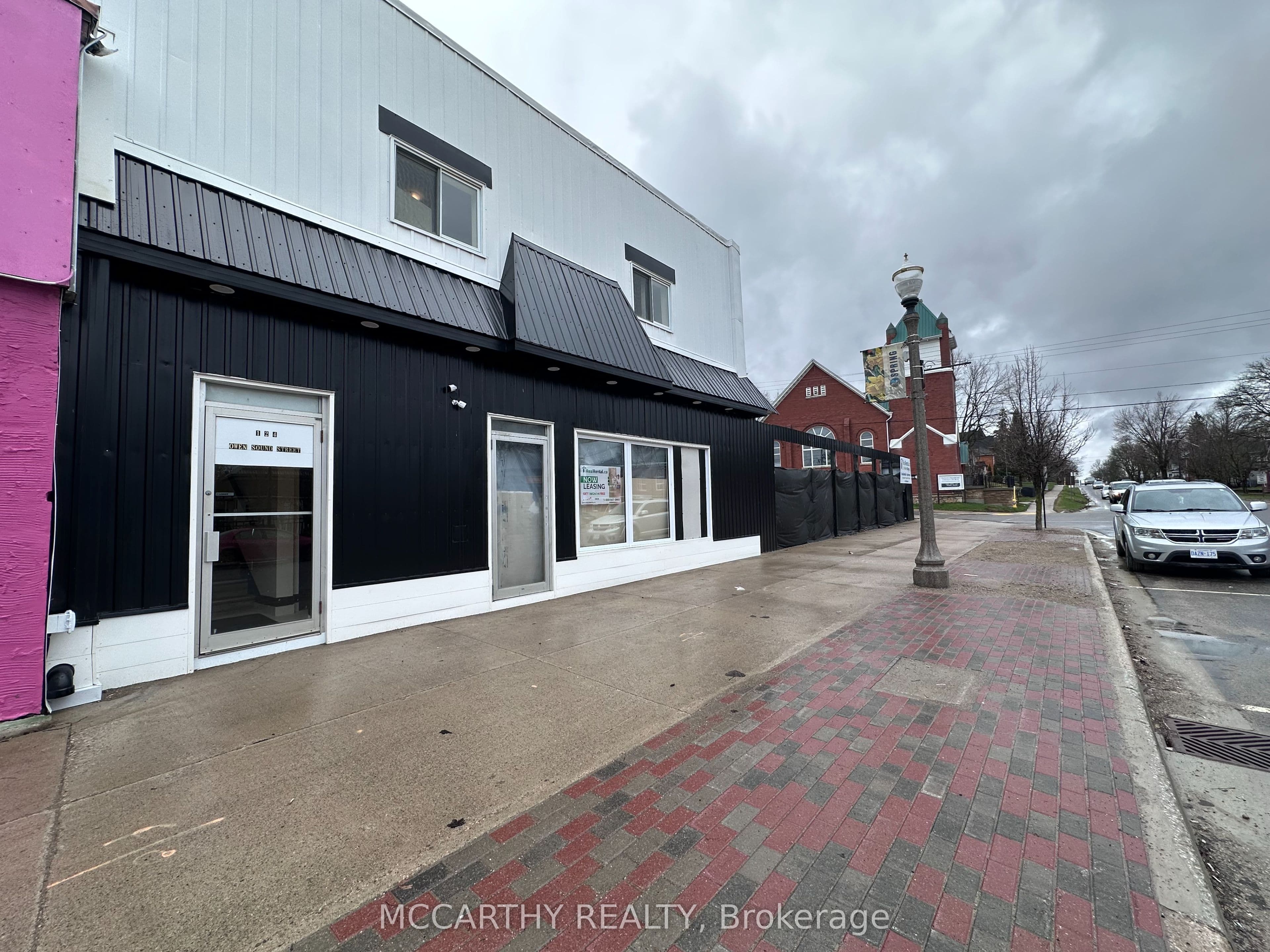 124 Owen Sound Street photo 1