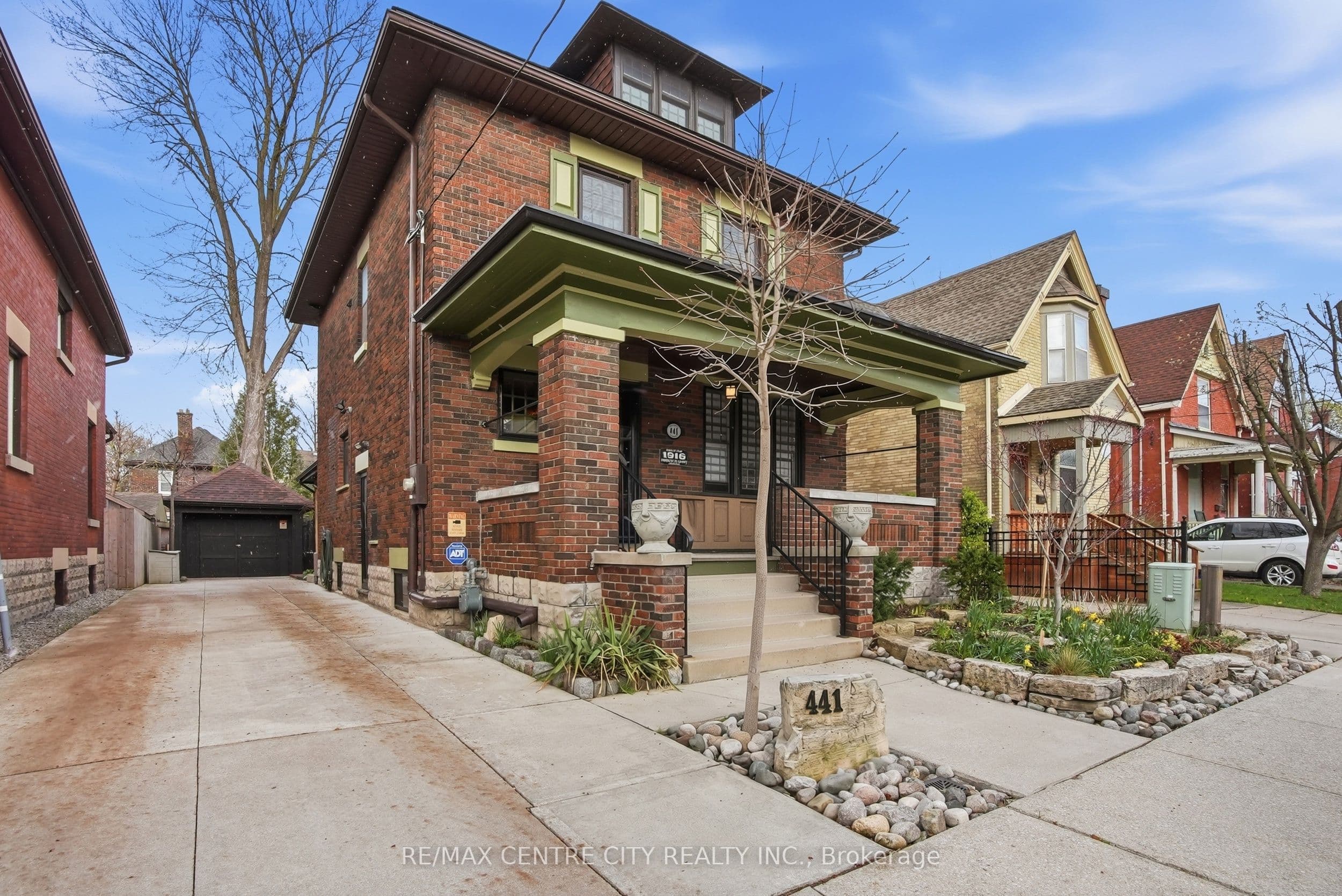 441 Woodman Avenue photo 1