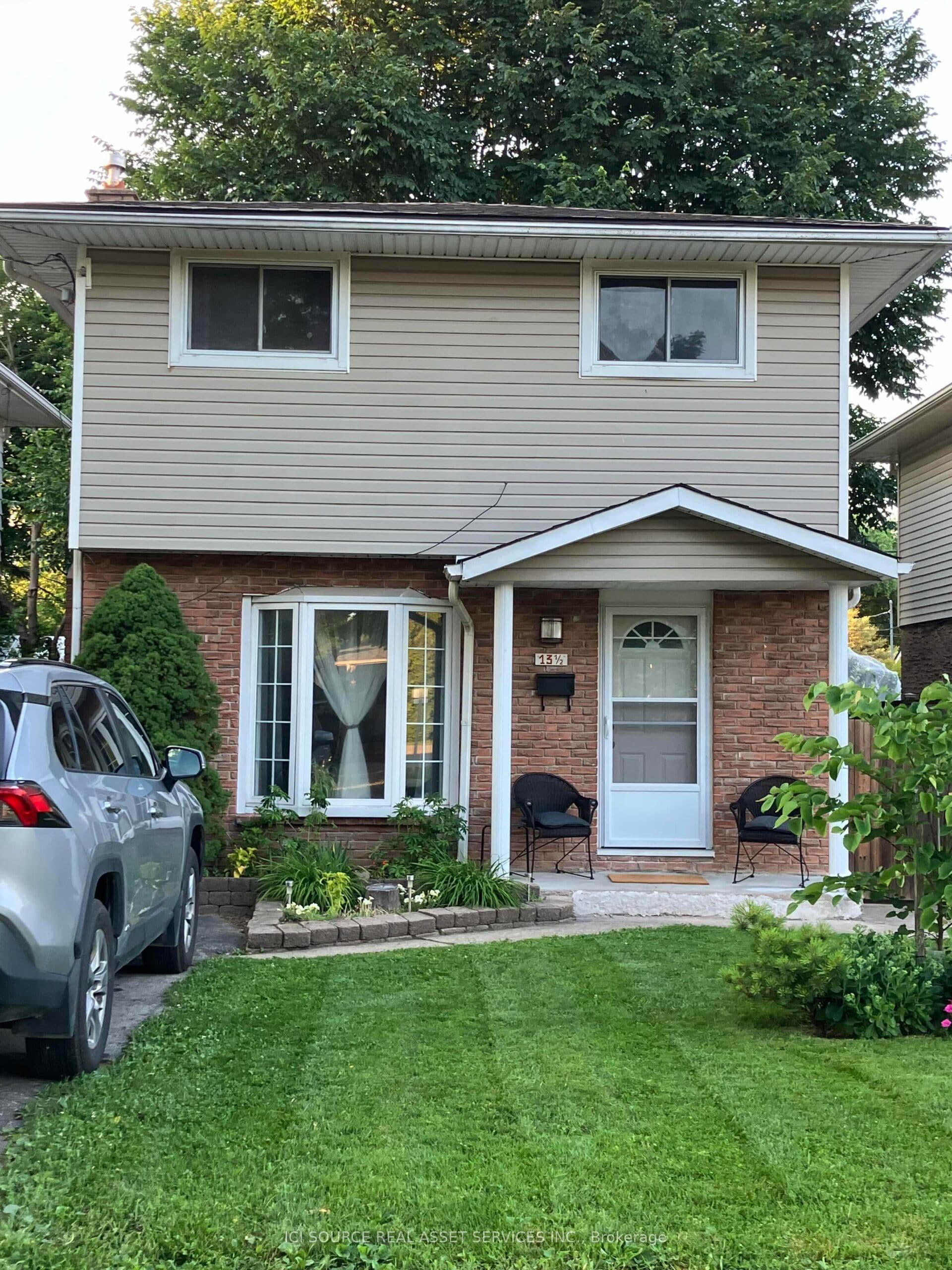 13 1/2 Northglen Avenue photo 1