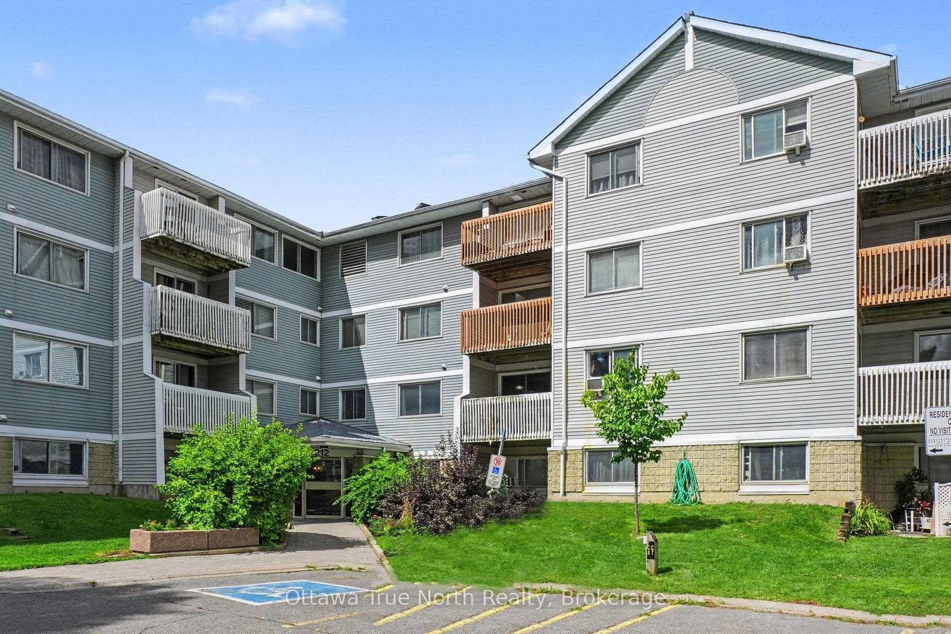 Unit 218 212 Viewmount Drive photo 1