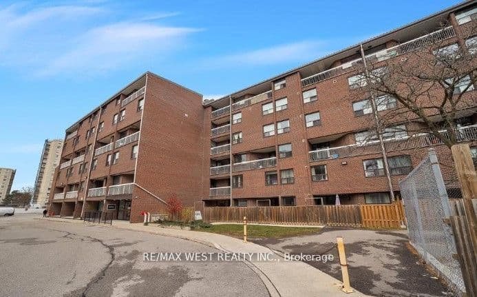 Unit 306 4062 Lawrence Avenue photo 1