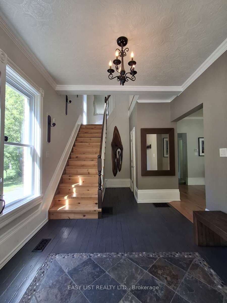 9 River Street photo 1