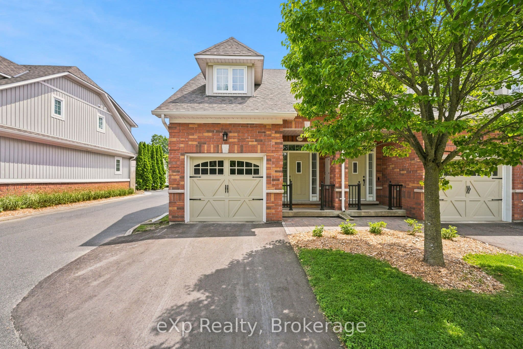 Unit 106 300 D'Arcy Street photo 1