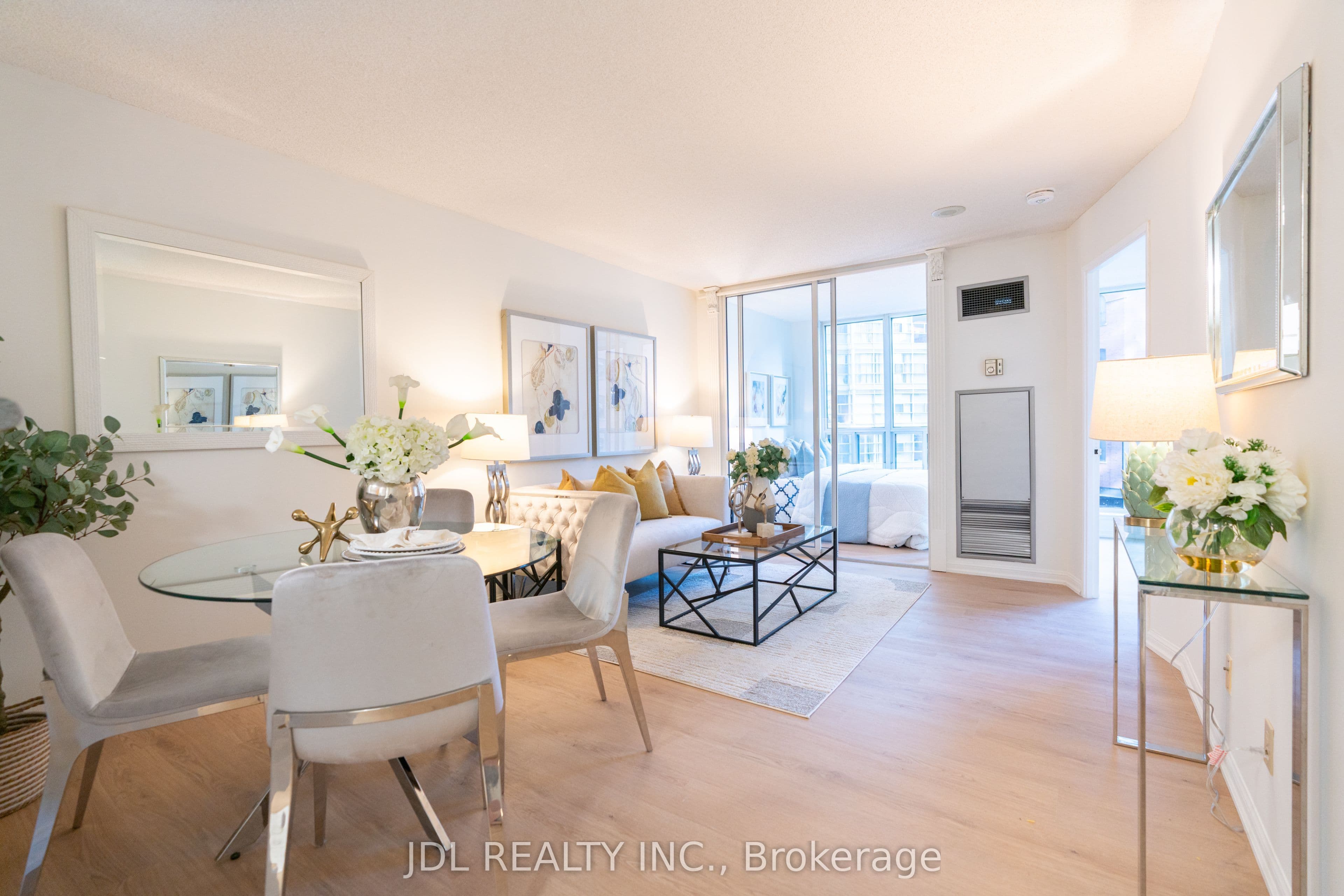 Unit 407 24 Wellesley Street photo 1