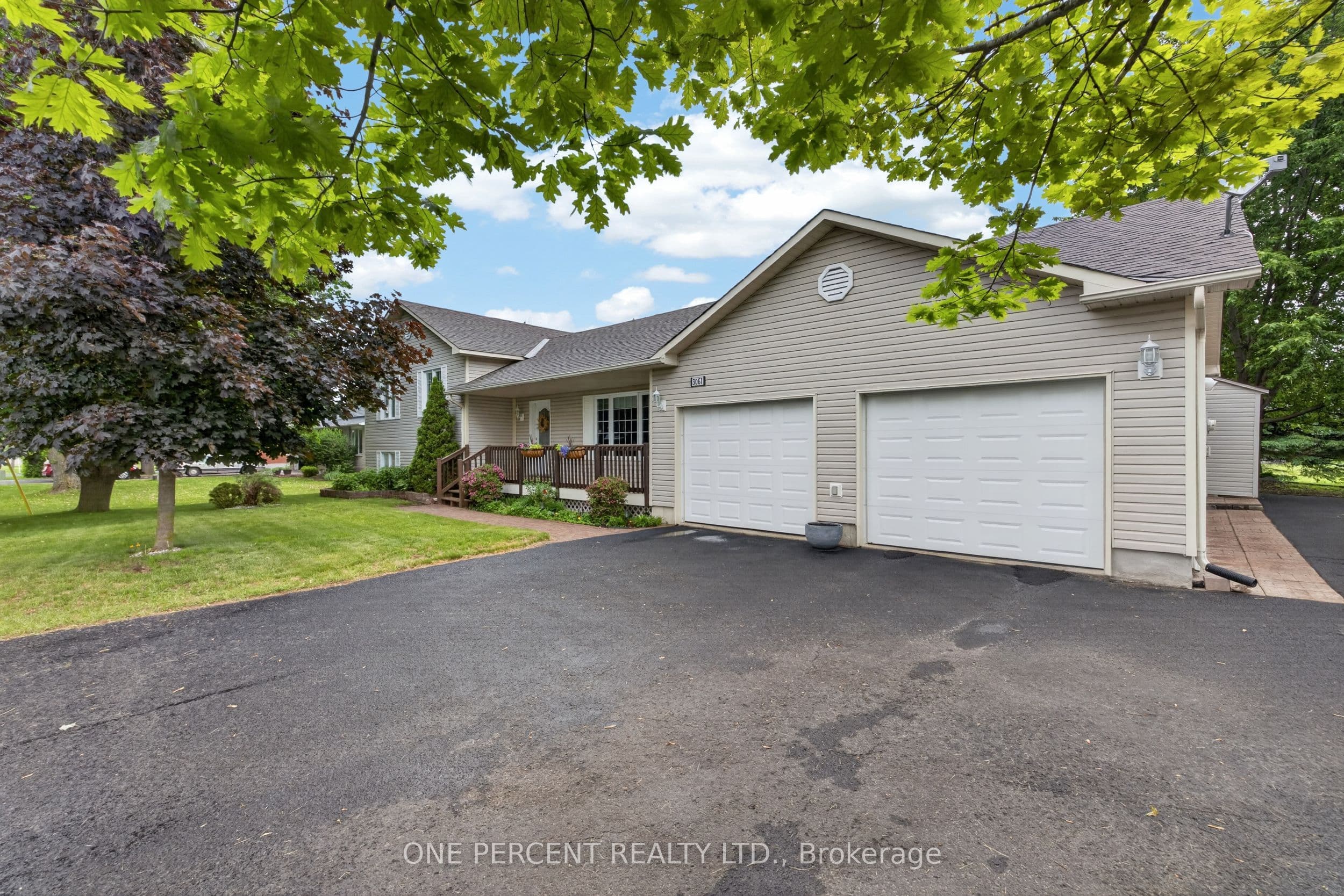 3061 Bridge Street photo 1