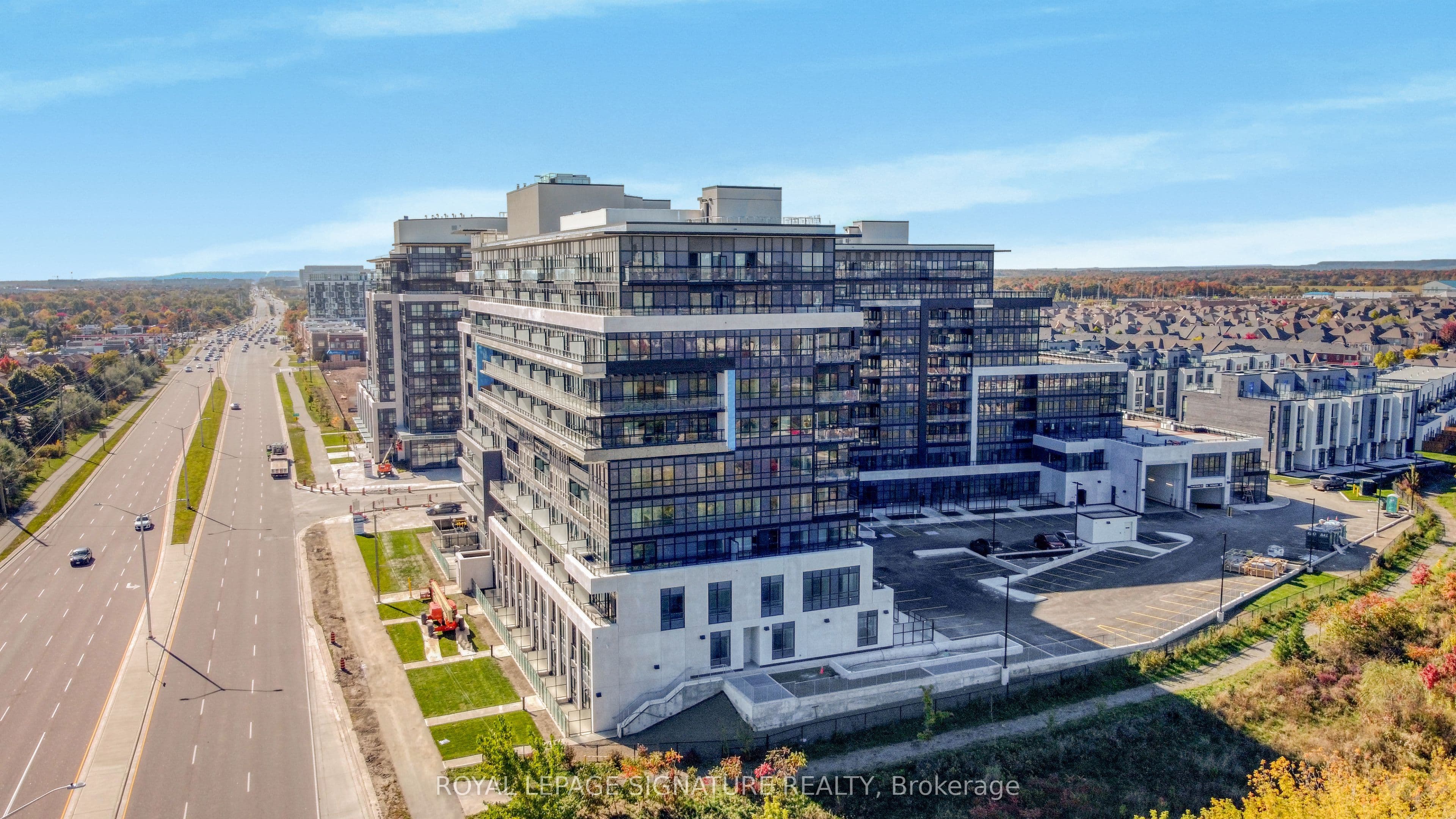 Unit 222 395 Dundas Street photo 1